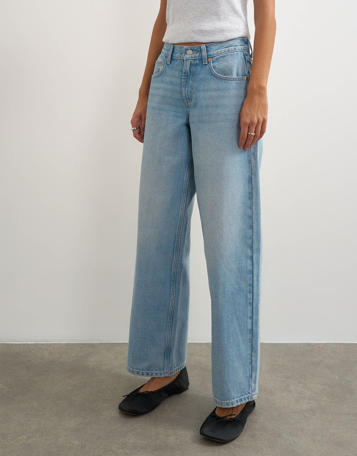 Topshop Cinch low rise relaxed jean in bleach