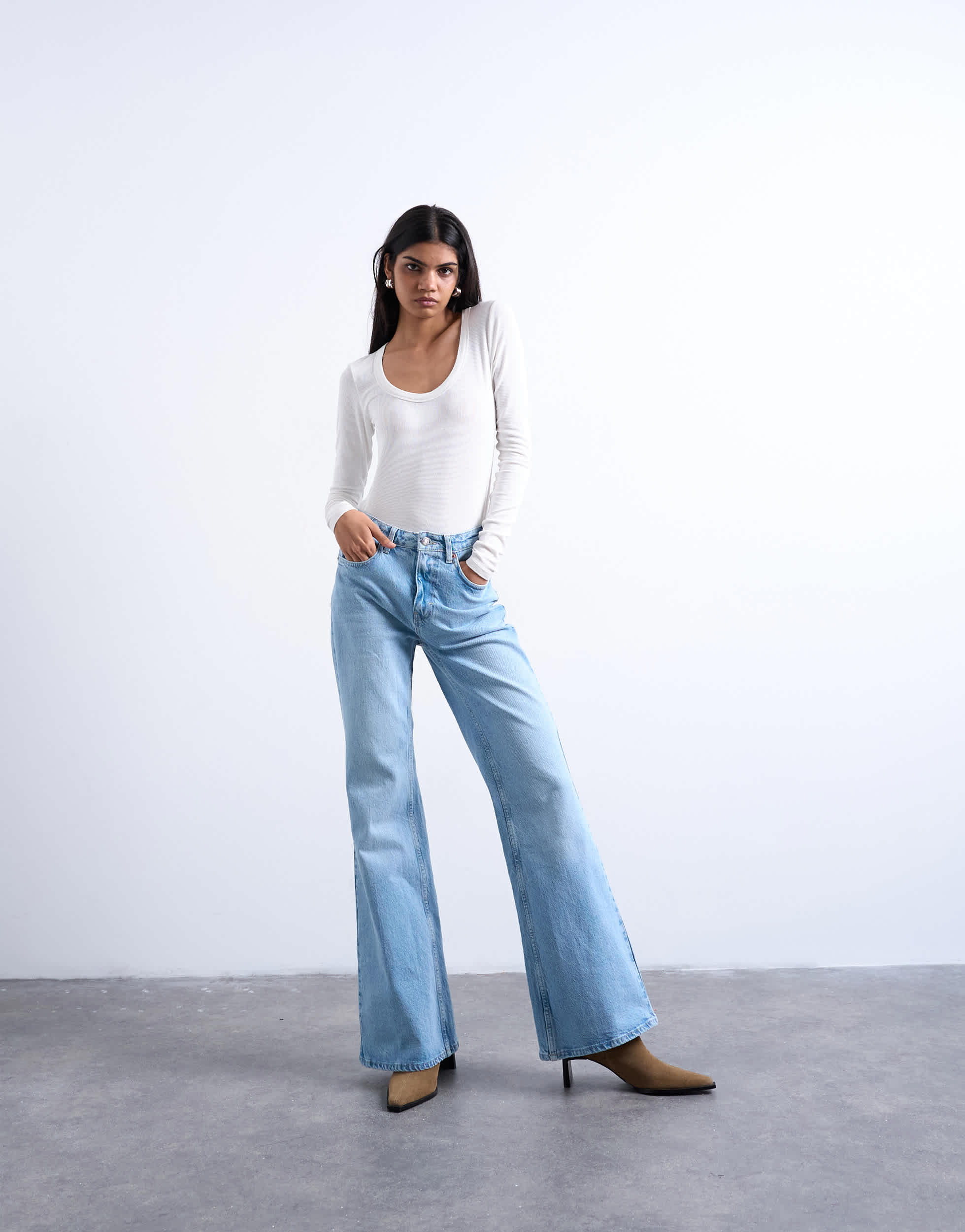 Topshop Pippa mid rise comfort stretch flare jean in bleach