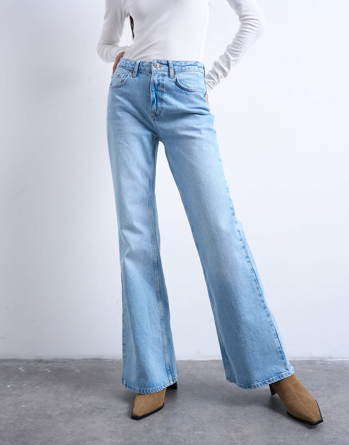 Topshop Pippa mid rise comfort stretch flare jean in bleach