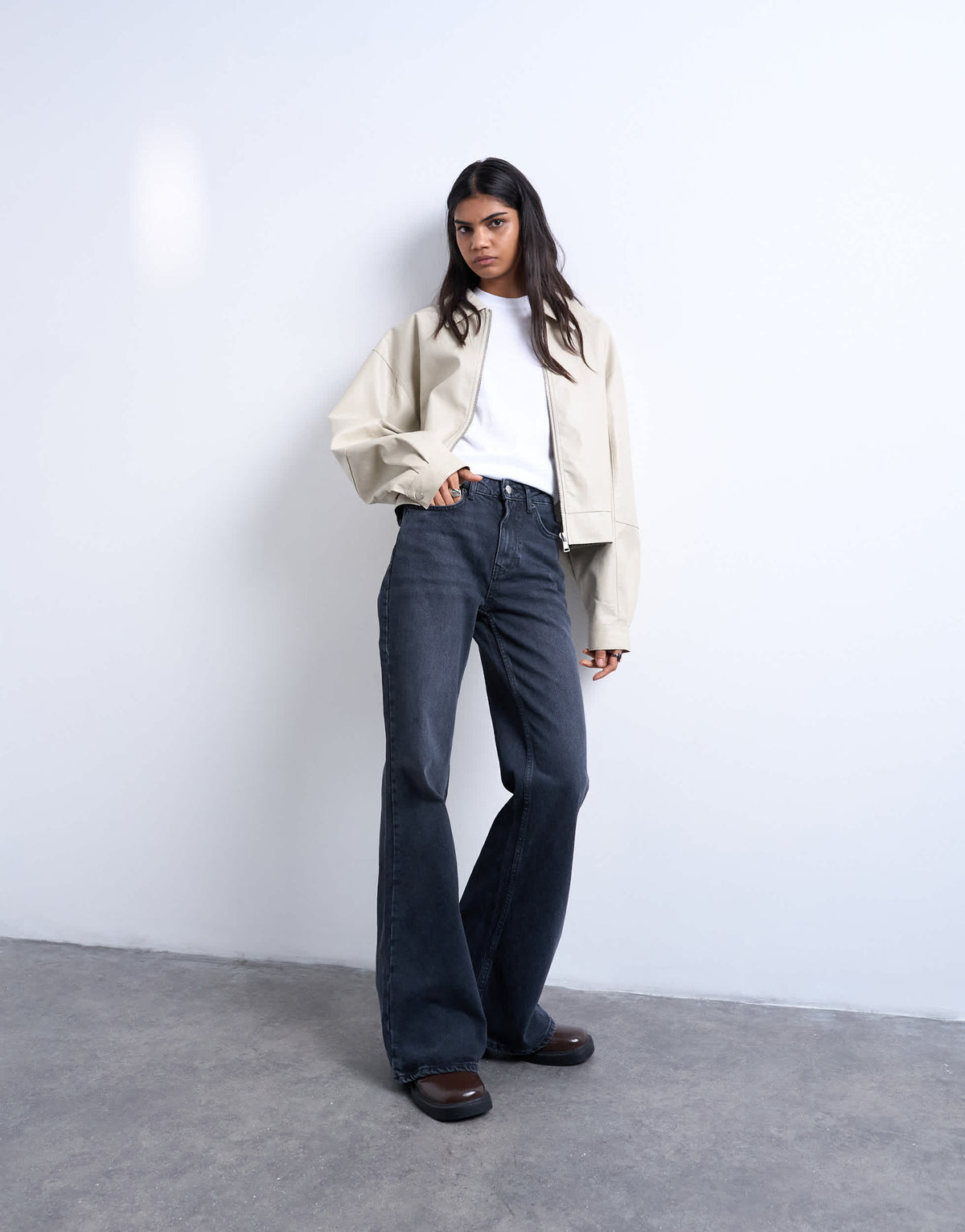 Topshop Pippa mid rise comfort stretch flare jean in washed black