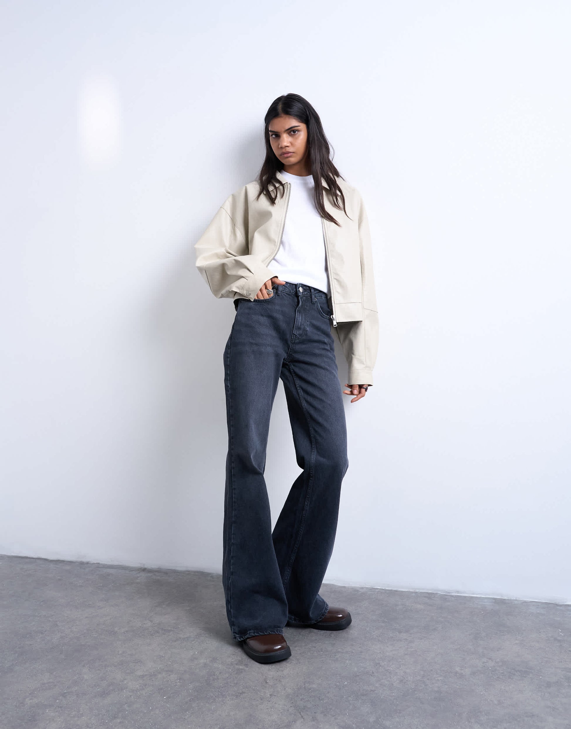 Topshop Pippa mid rise comfort stretch flare jean in washed black