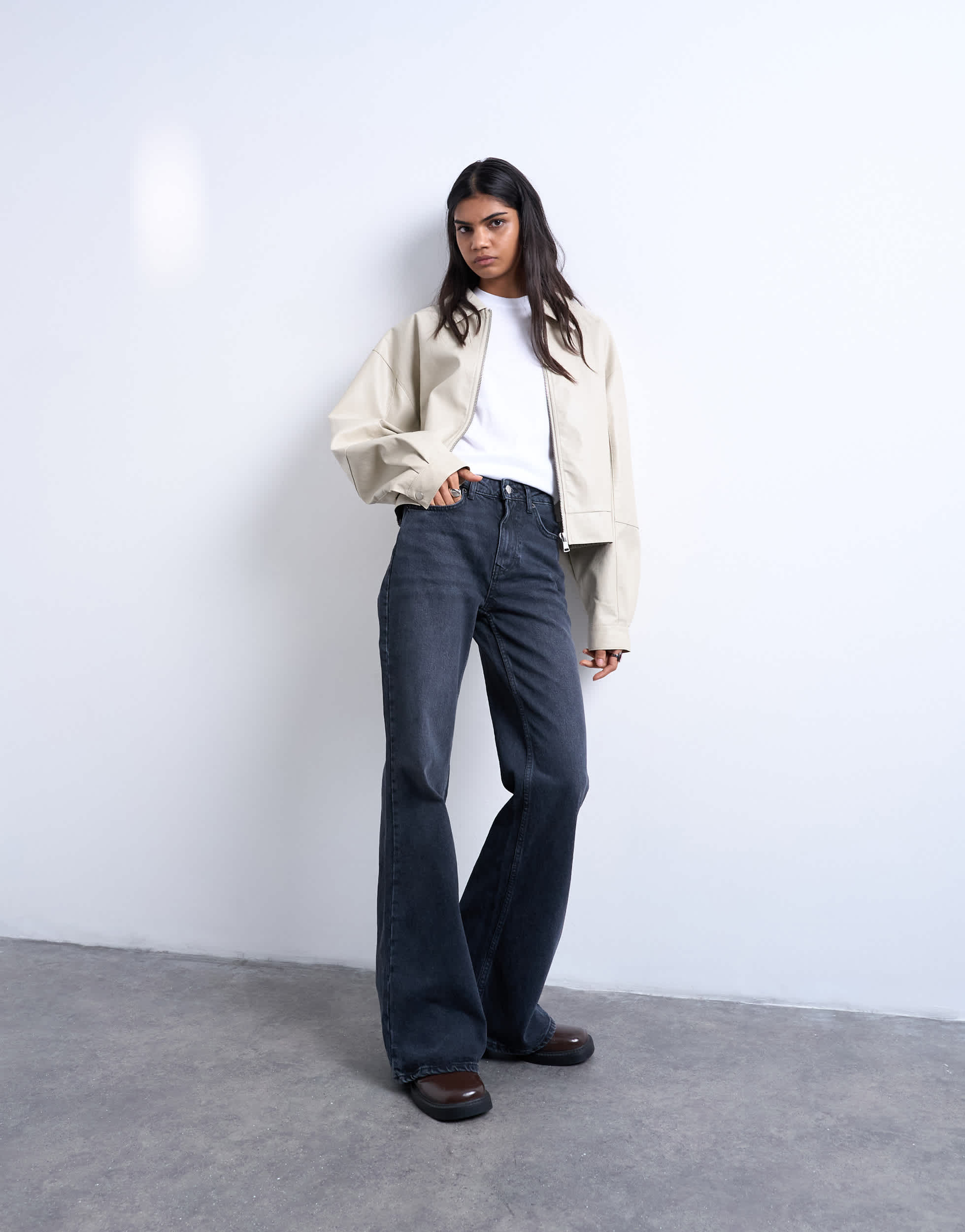 Topshop Pippa mid rise comfort stretch flare jean in washed black