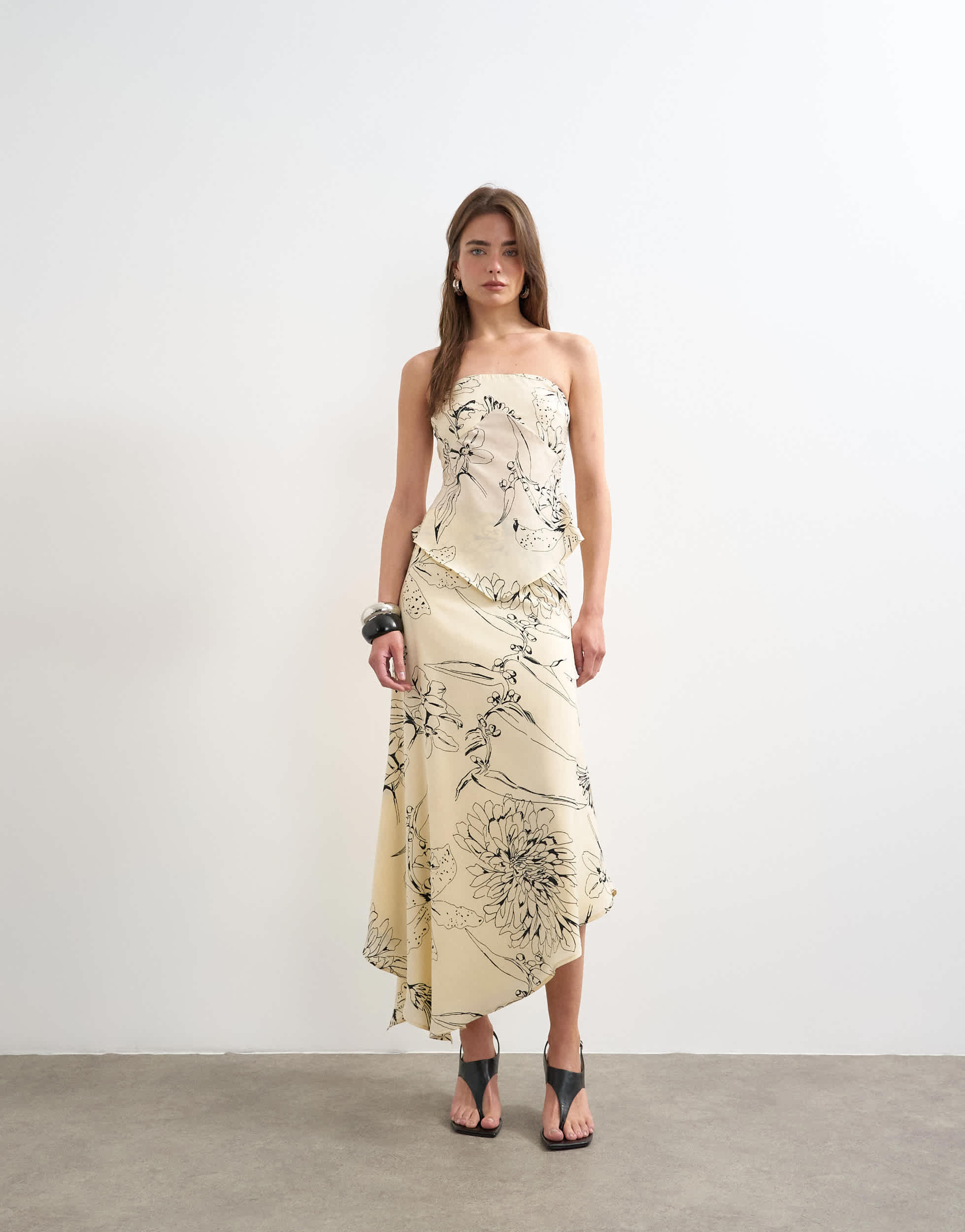 Topshop Co-Ord Bias-Maxi-Sliprock mit skizziertem Monoblumenmuster