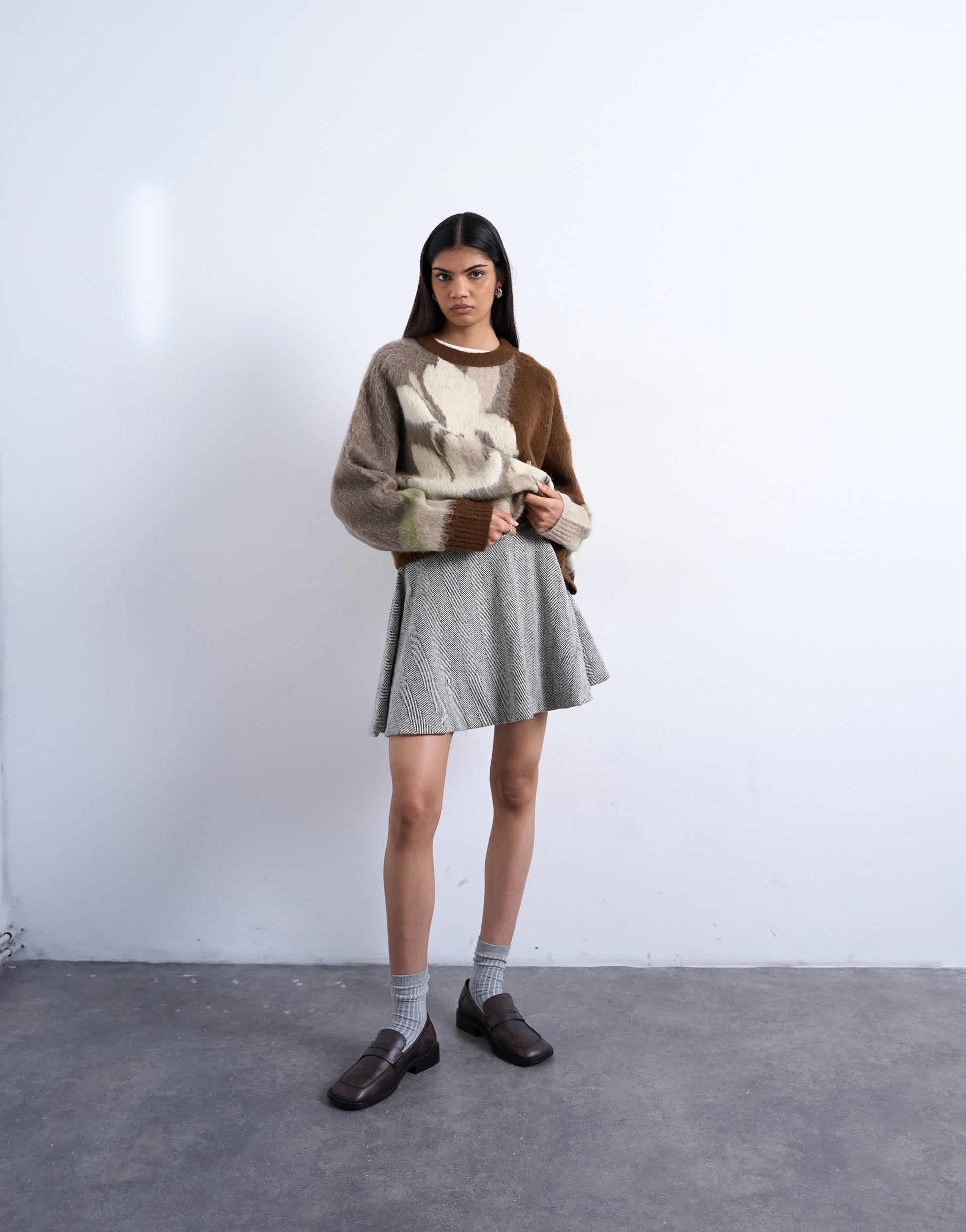 Jupe courte trapèze à volants Topshop en chevrons monochromes