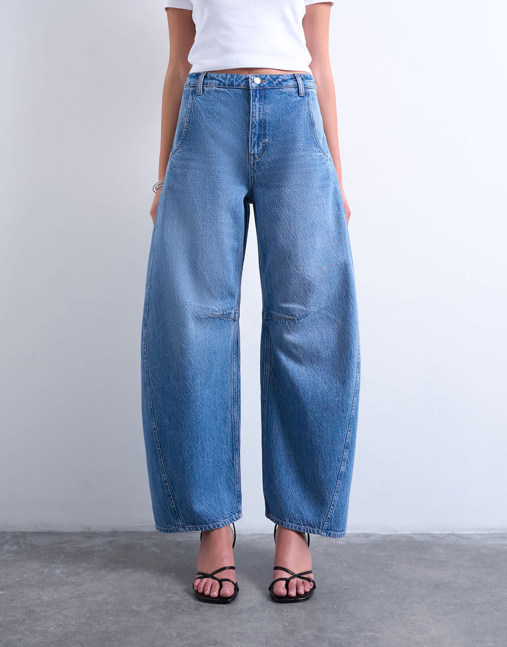 Topshop Horseshoe mid rise barrel jean in vintage blue