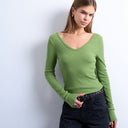 Topshop rib v-neck long sleeve curved hem top in green