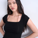 Topshop T-Shirt mit eckigem Halsausschnitt, Rippstrick und kurzen Ärmeln in Schwarz