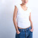 Topshop geripptes Kurzarm-T-Shirt mit V-Ausschnitt in Weiß