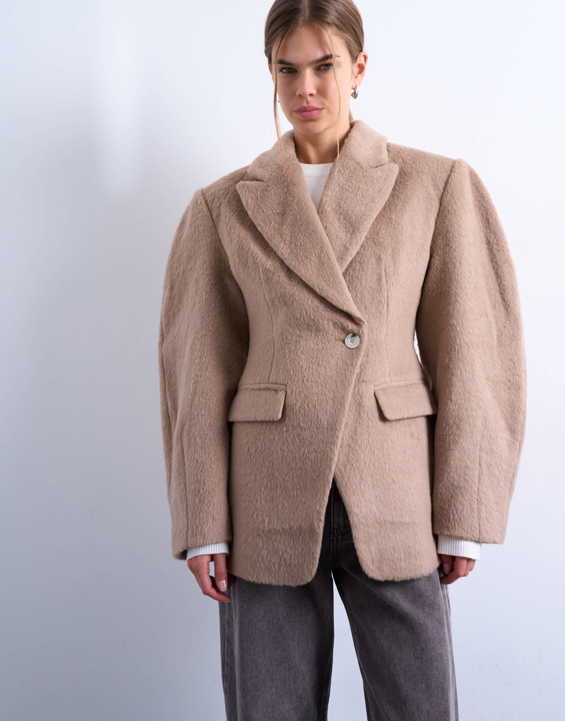 Topshop Blazer-Mantel mit gebürsteten, ovalen Ärmeln und Taillengürtel in Kamel