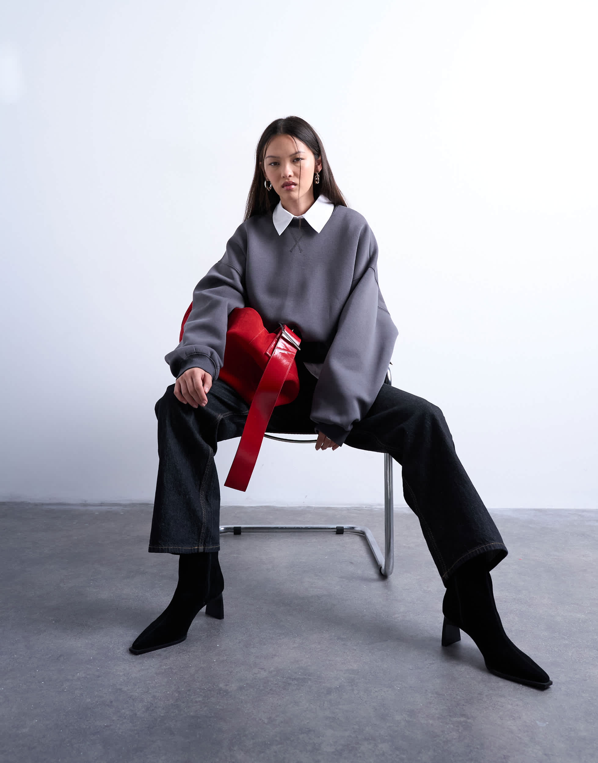 Sweat-shirt Topshop gris oversize en tissu néoprène à taille cintrée, coupe oversize.