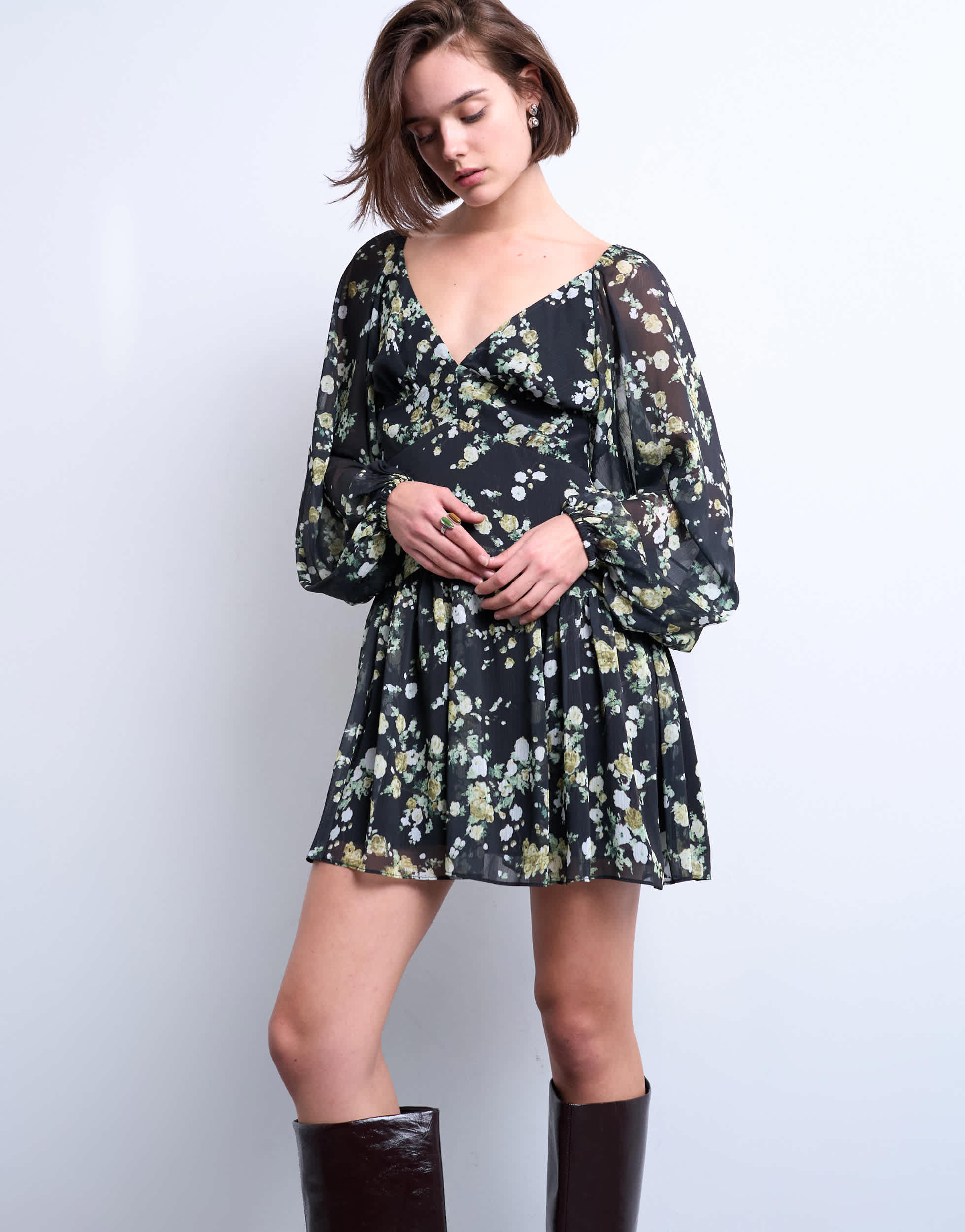 Robe courte Topshop à manches bouffantes et imprimé floral grunge
