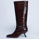 Topshop Scarlett Premium Lederstiefel mit eckiger Spitze, kniehoch, in Schokoladenbraun