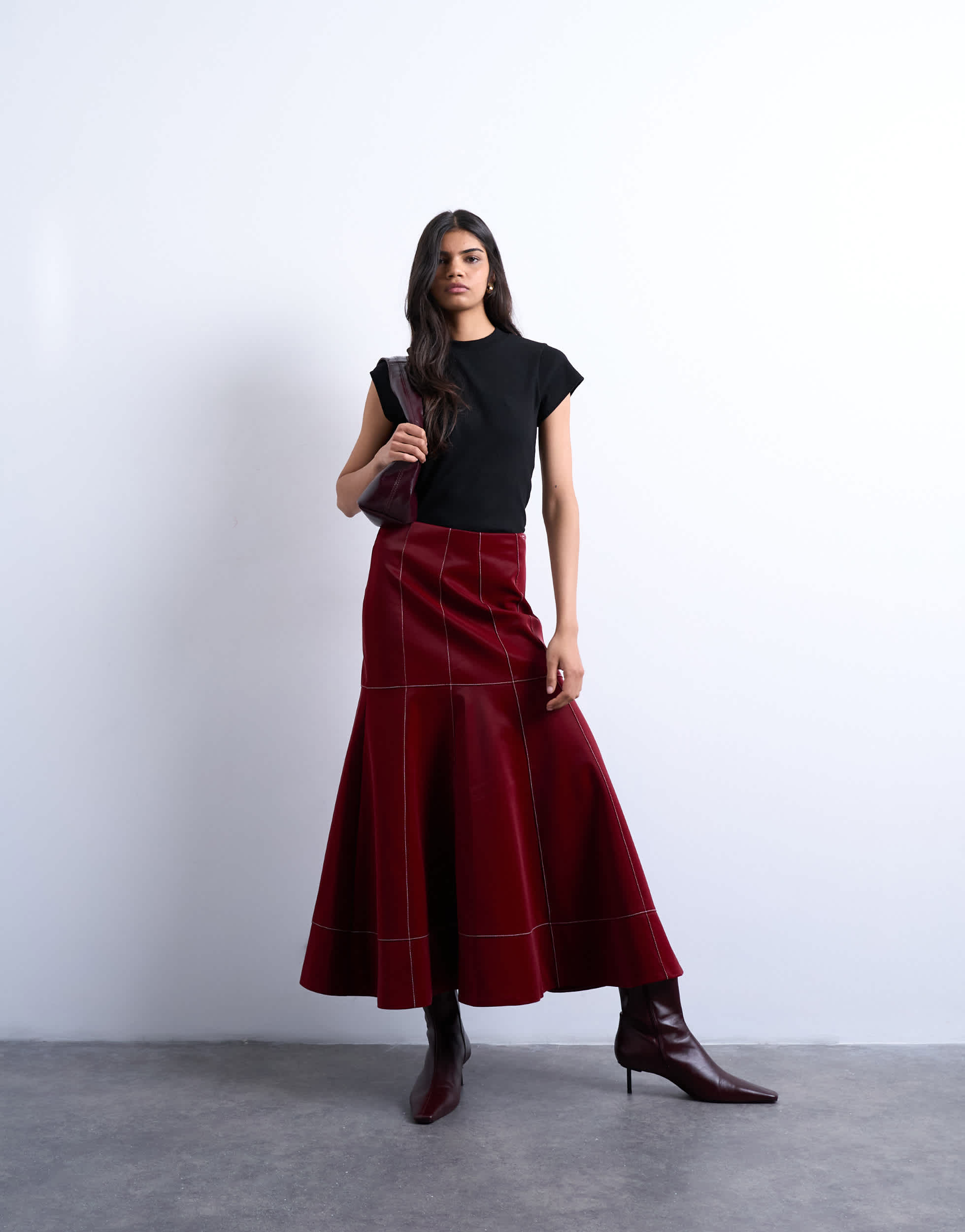 Jupe longue Topshop en PU rouge à taille basse et coutures contrastées