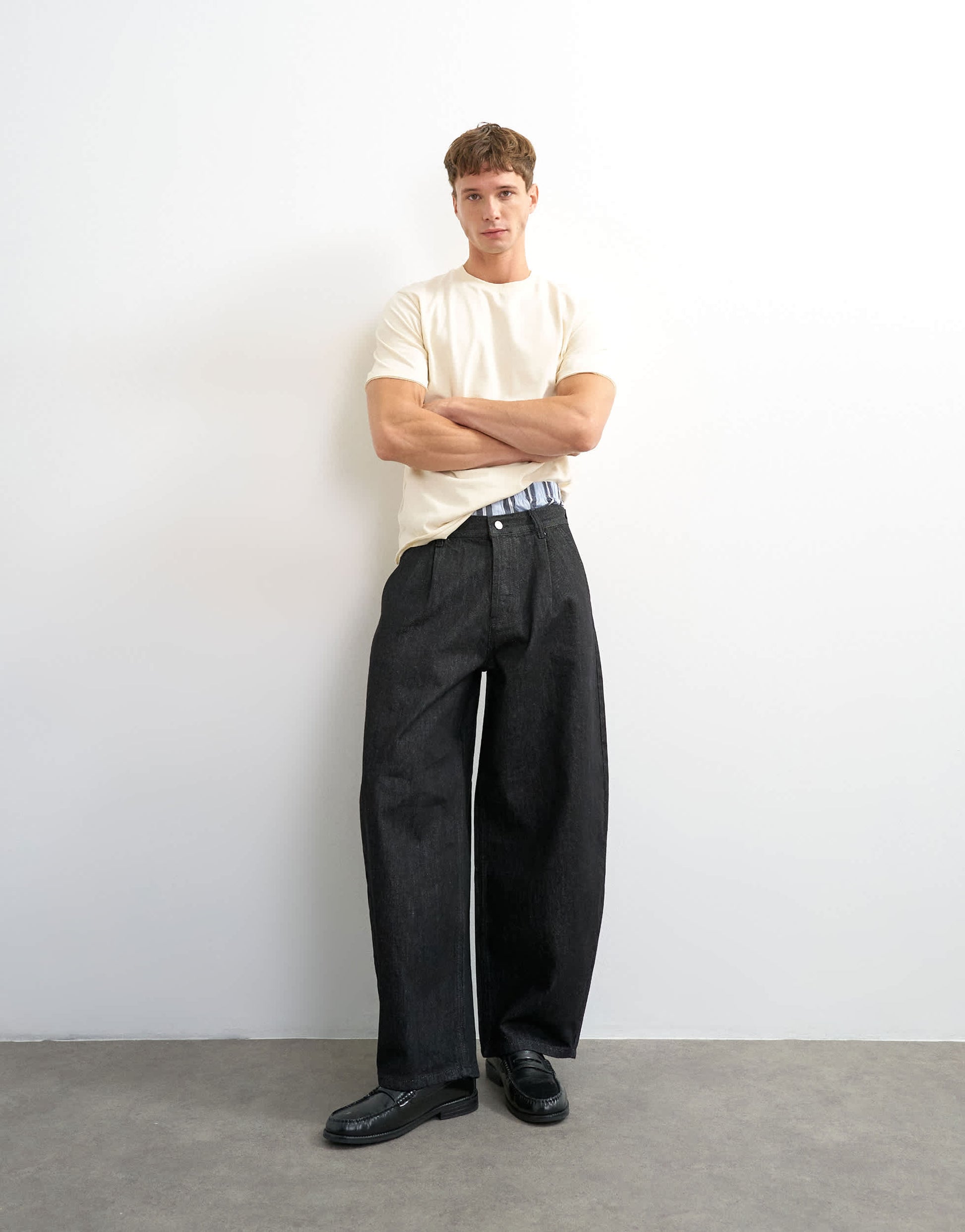 Topman pleated barrel jean in mid wash blue