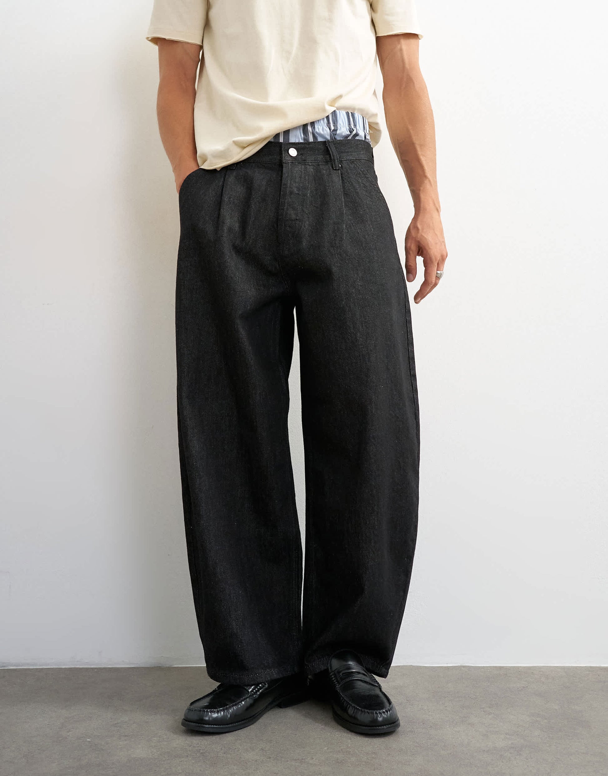 Topman pleated barrel jean in mid wash blue