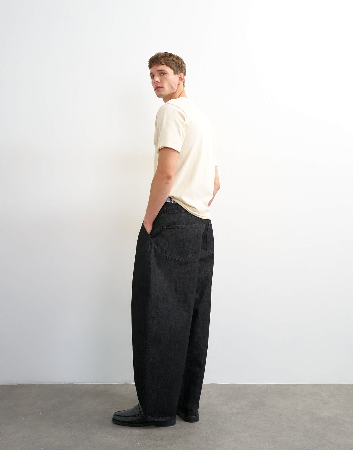 Topman pleated barrel jean in mid wash blue