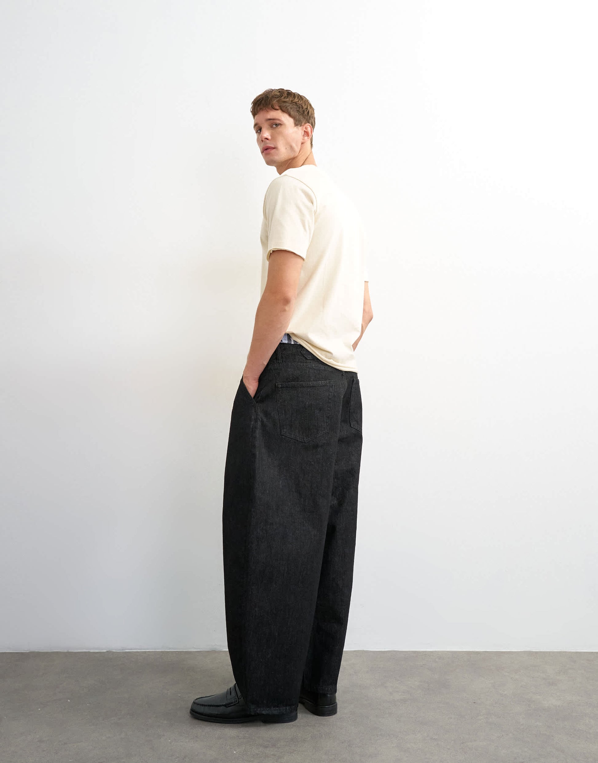 Topman pleated barrel jean in mid wash blue