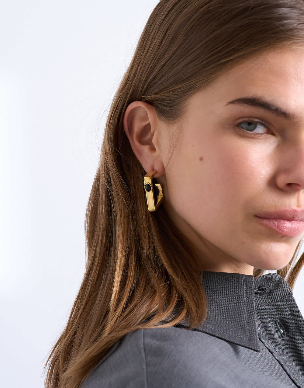 Topshop Perry wasserdichte quadratische Creolen aus Edelstahl in Gold und schwarzem Stein