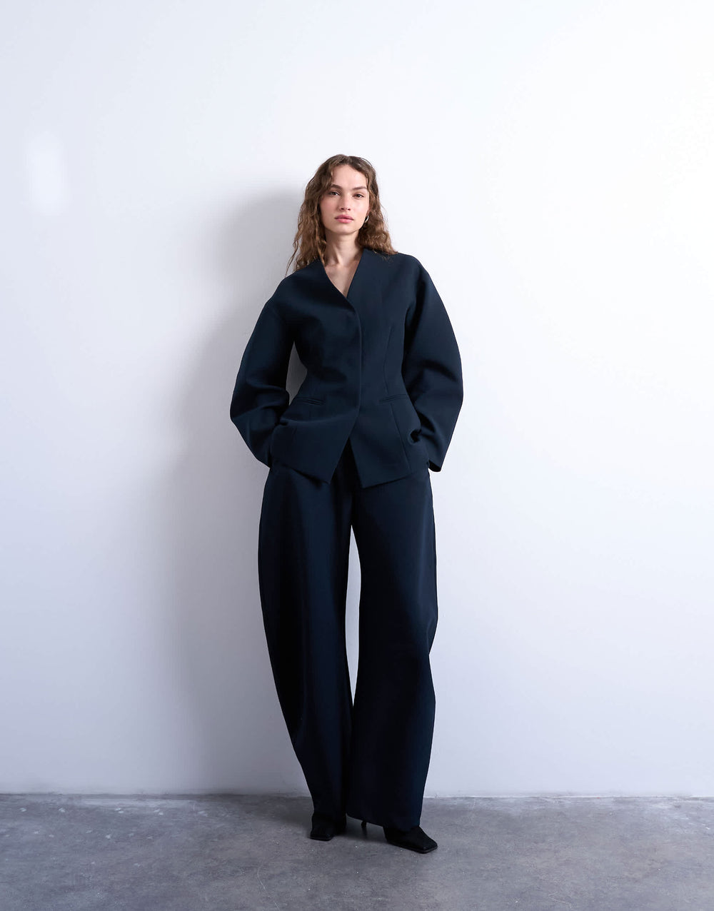 Pantalon tailleur Topshop à jambes fuselées bleu marine