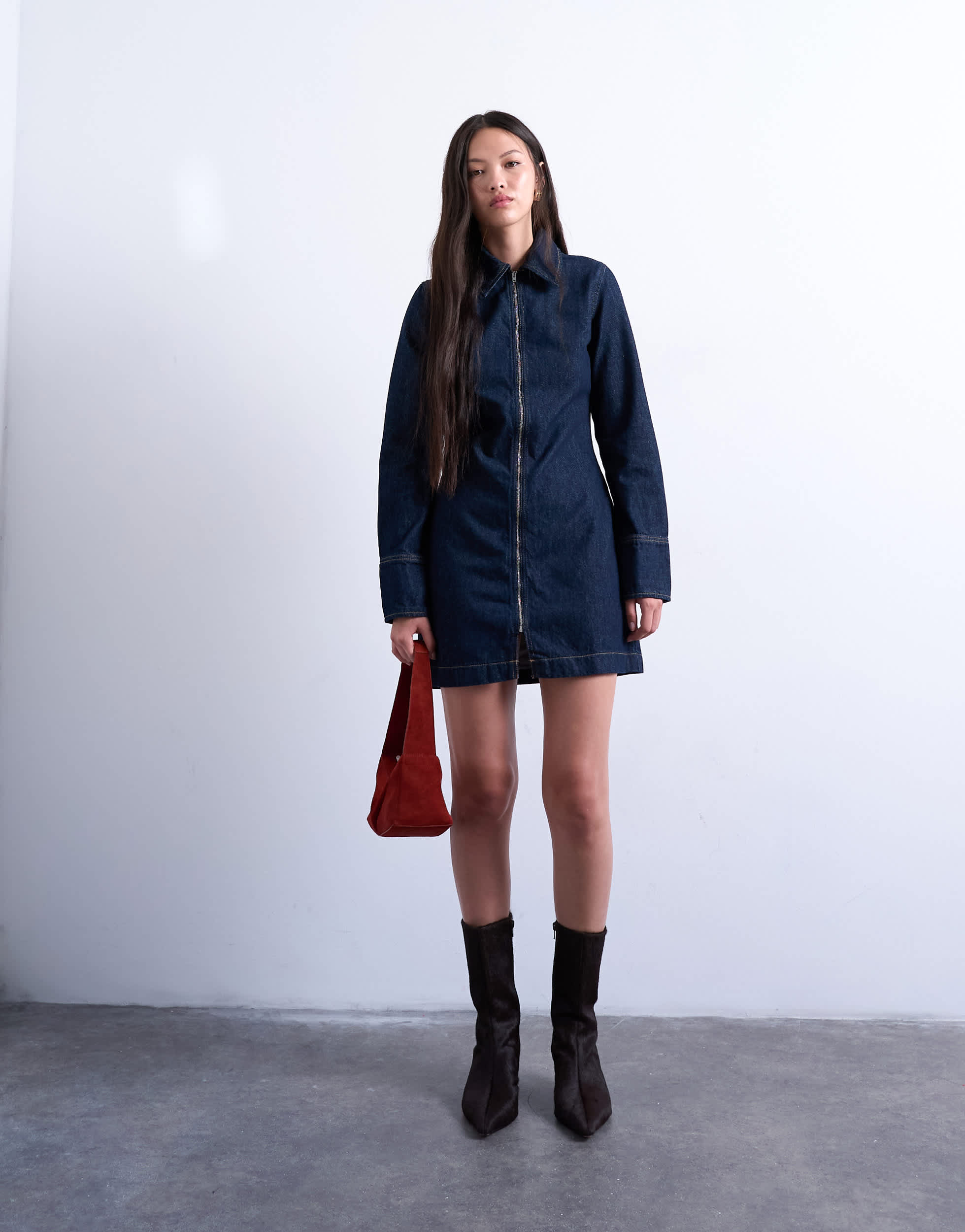 Robe courte en jean indigo à fermeture éclair et manches longues Topshop