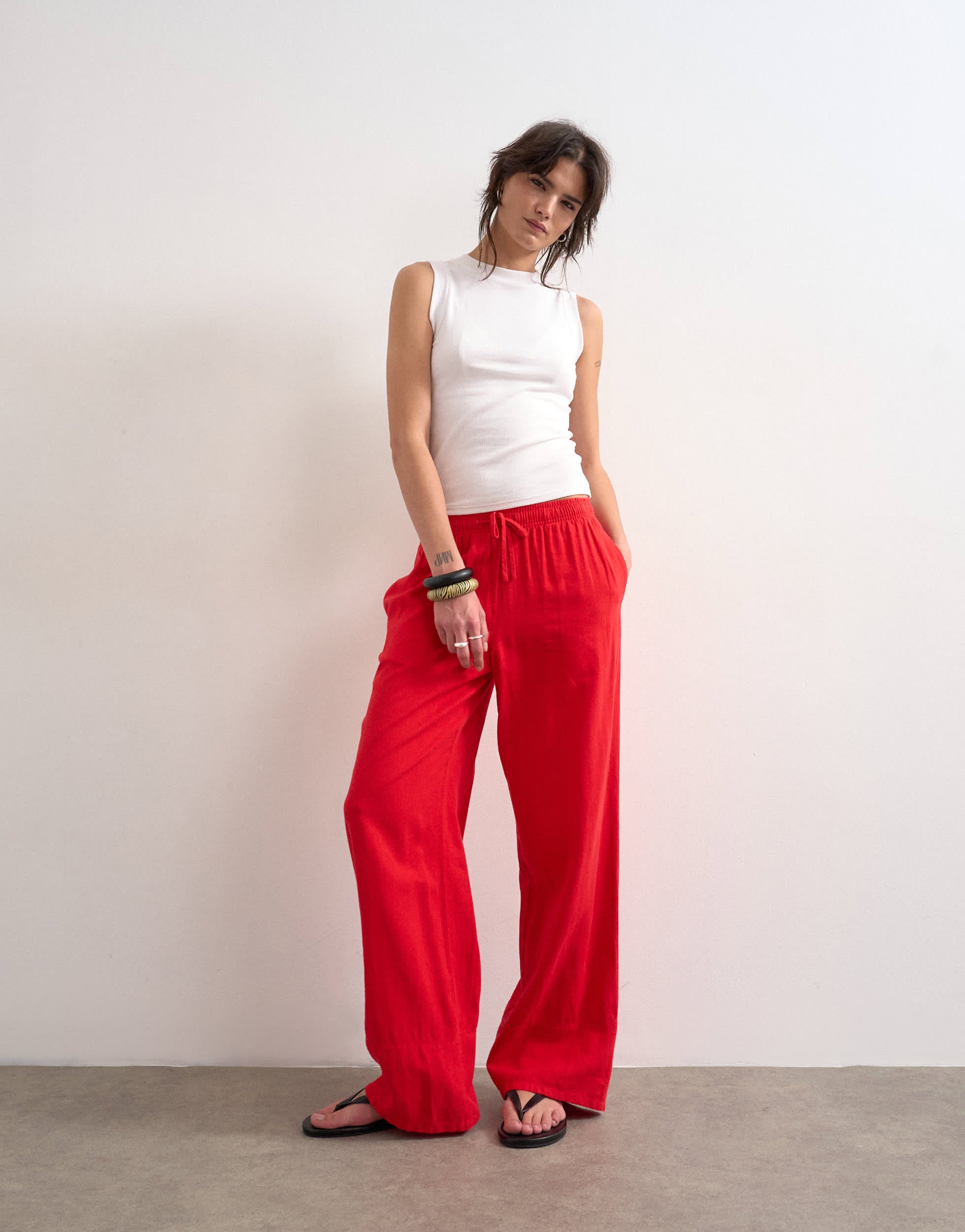 Topshop-Leinenhose mit geradem Bein und tiefem Saum in Rot
