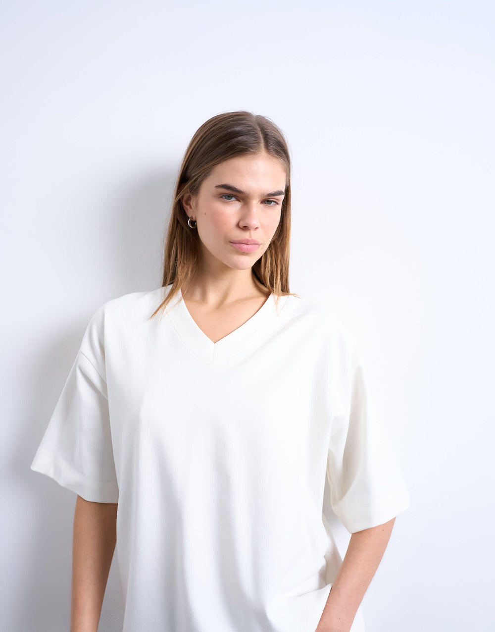 Topshop Premium-Interlock-T-Shirt mit V-Ausschnitt in Ecru