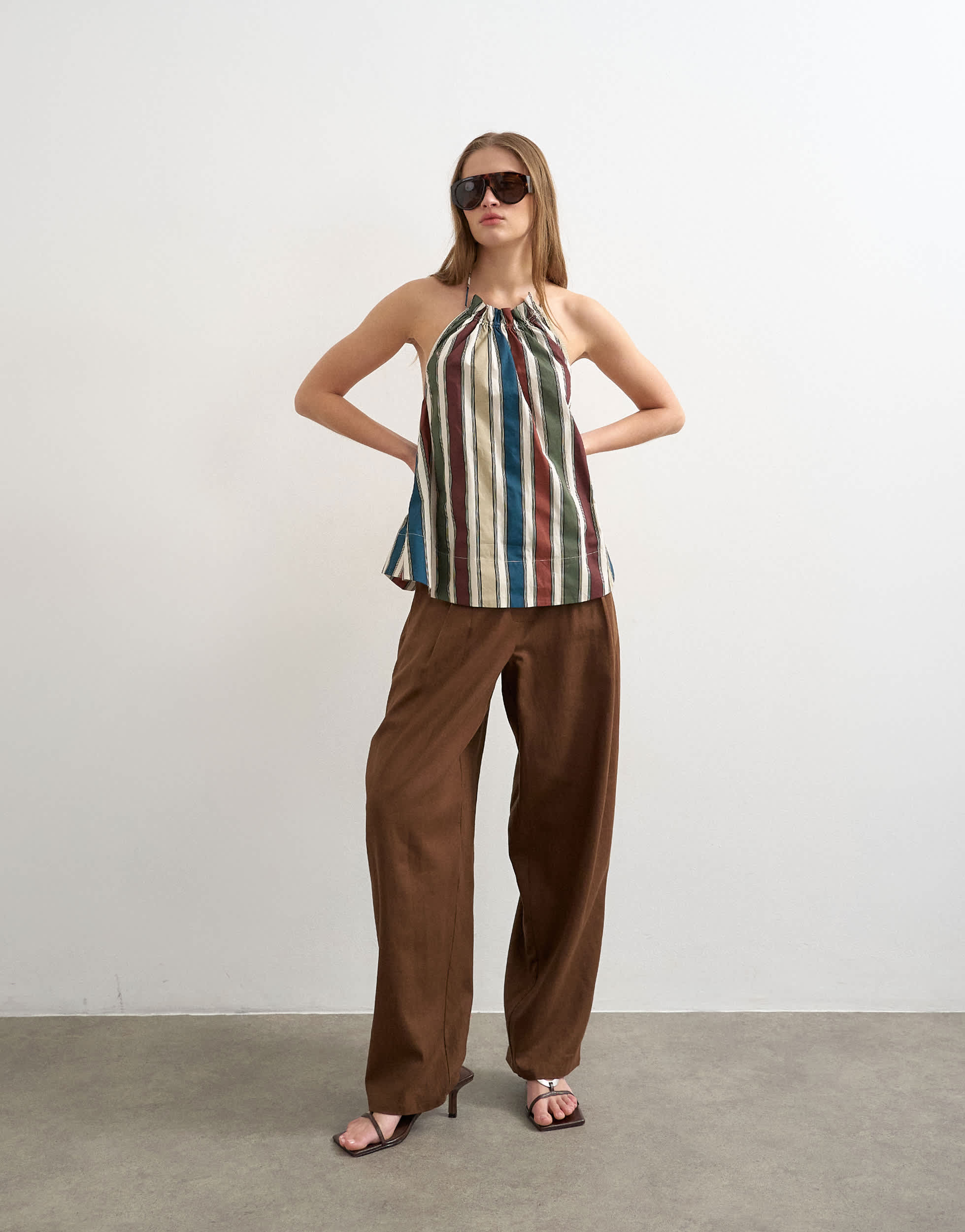 Topshop Leinenhose mit geschwungenem Bein in Braun