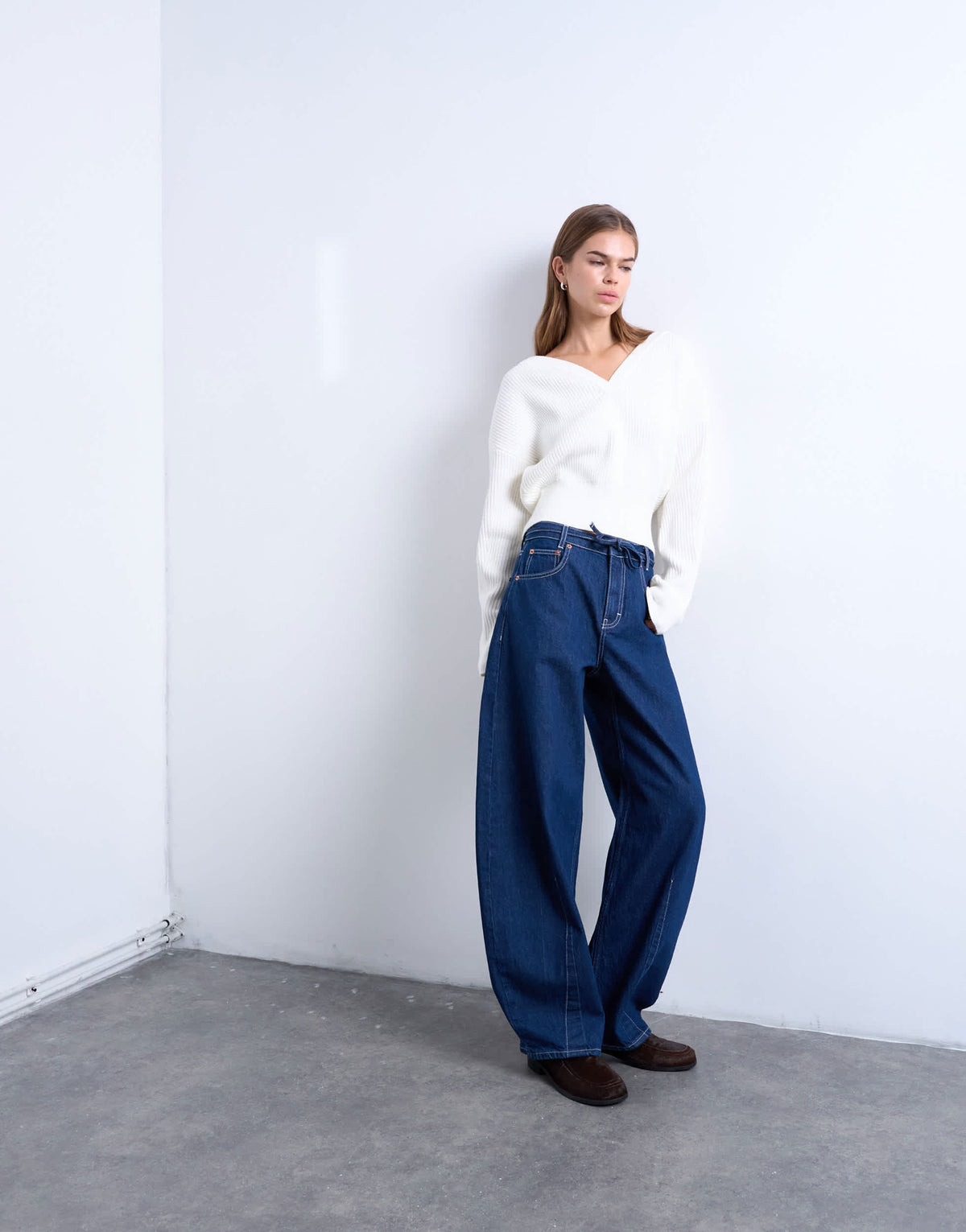 Topshop extreme barrel mid rise jean with belt detail in indigo rinse