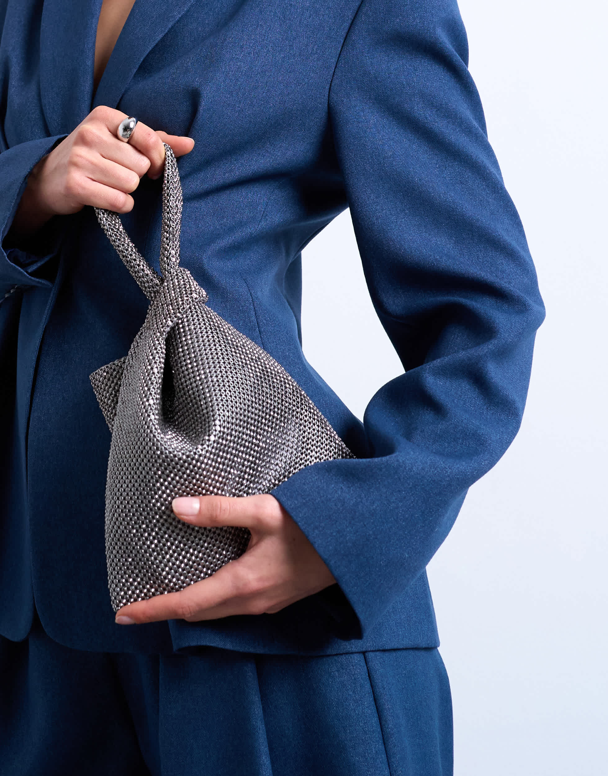 Topshop Gwyn Handtasche mit verziertem Knotenmuster in Zinn