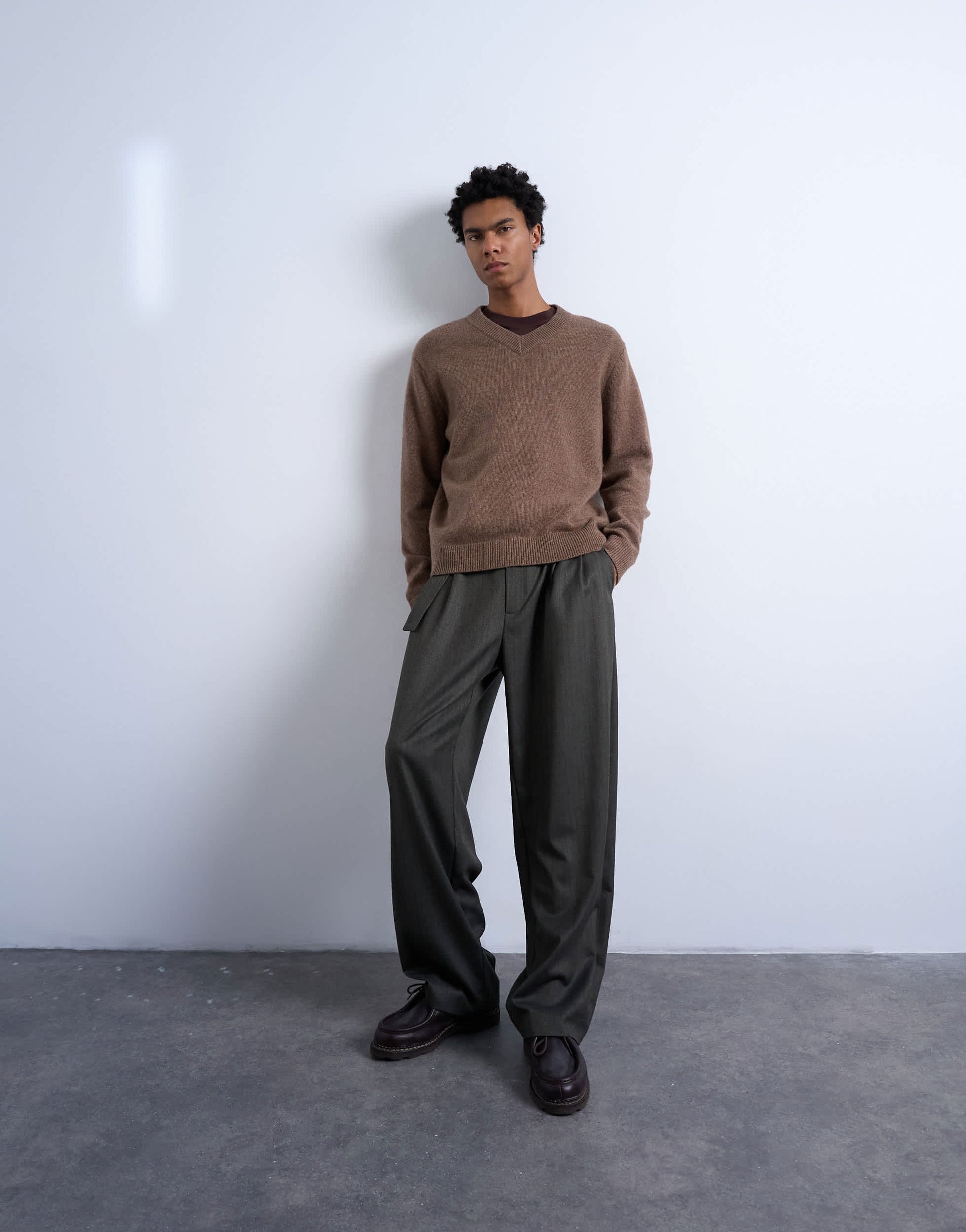 Topman regular fit v-neck knitted jumper with wool in brown