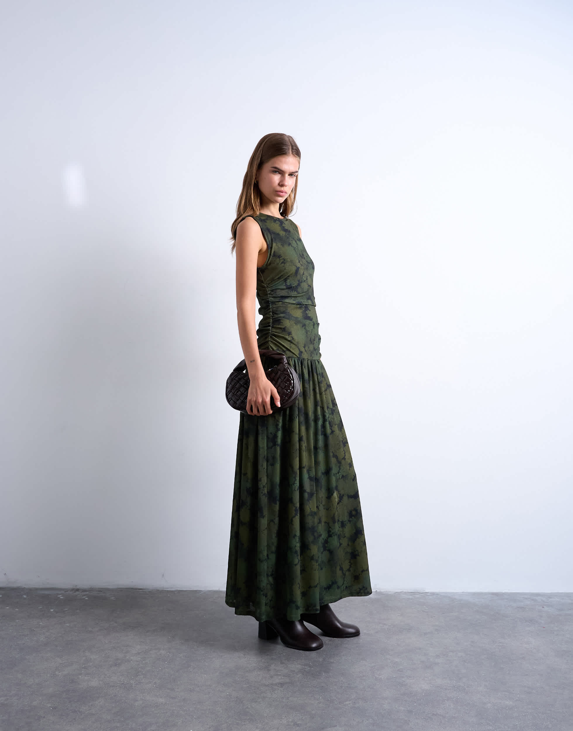 Robe longue Topshop verte à imprimé abstrait et taille basse