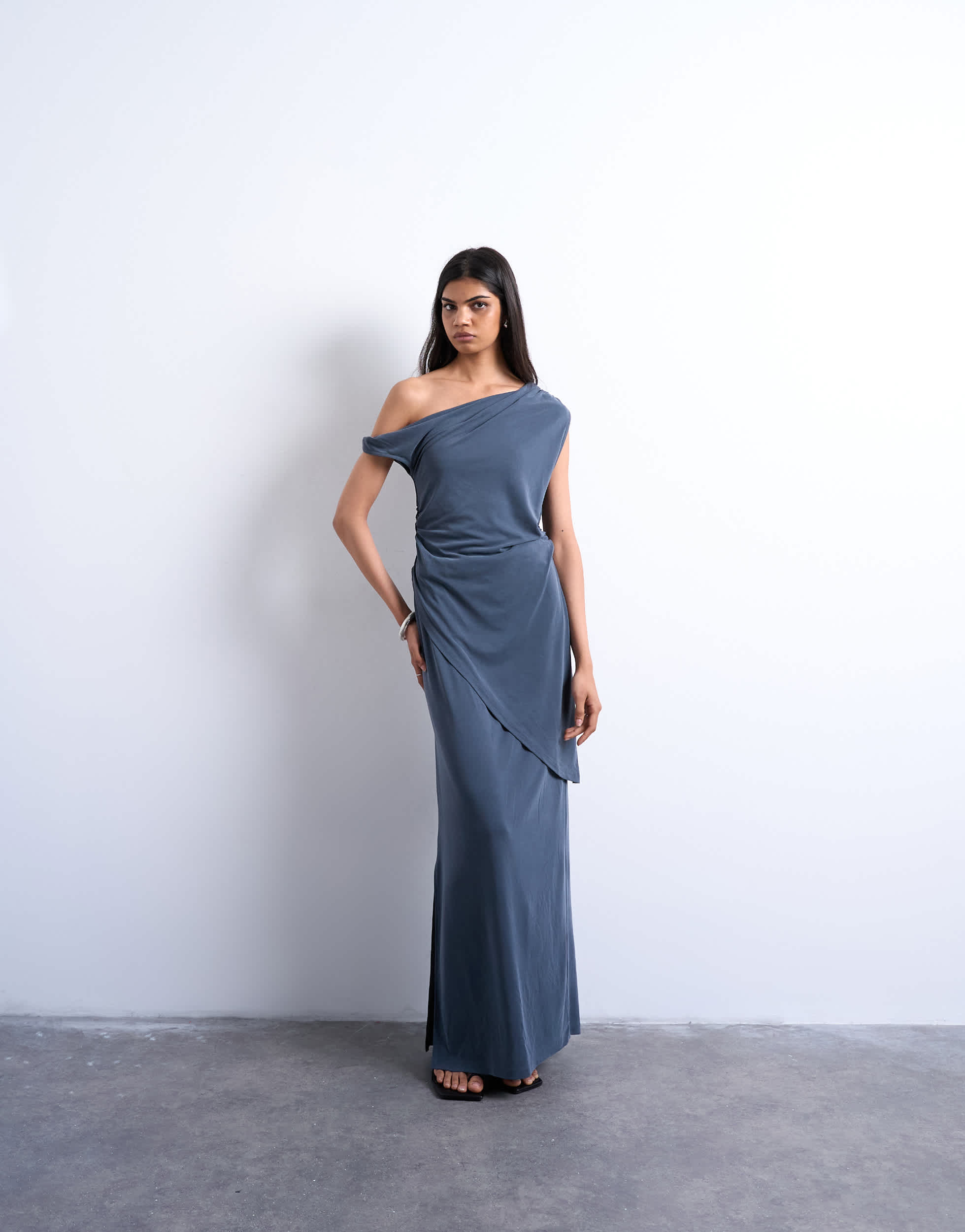 Topshop asymmetrisches Bardot-Tunika-Top mit Cupro-Twist-Details in Anthrazit