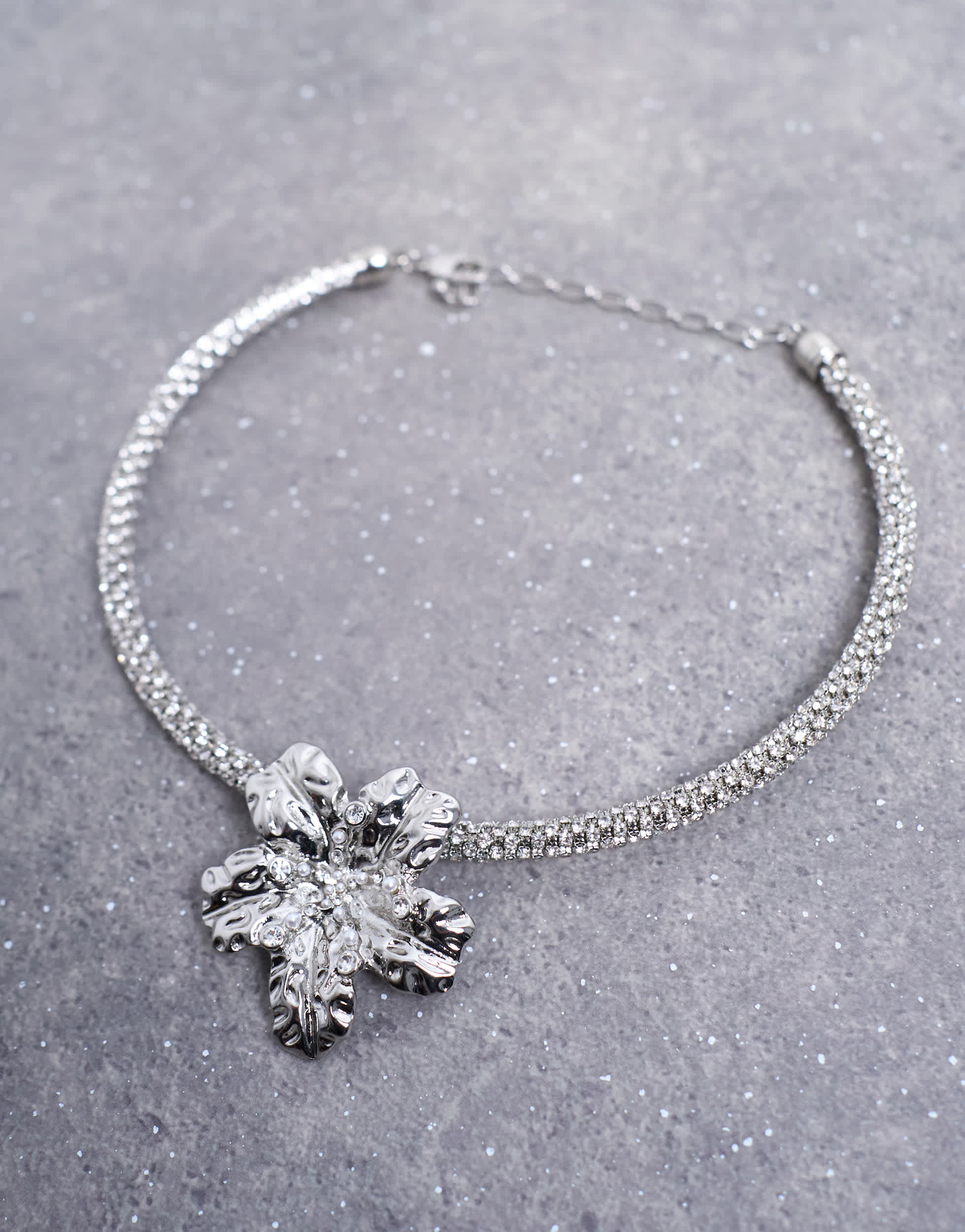 Collier Topshop Maeve à motif floral et diamants argentés