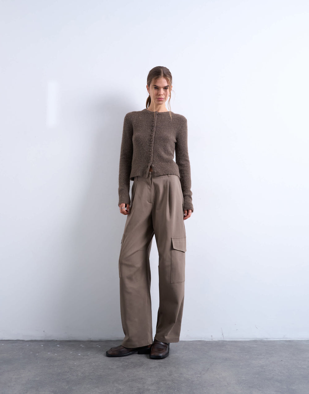 Topshop Cargohose mit taillierter, fassförmigem Bein in Taupe