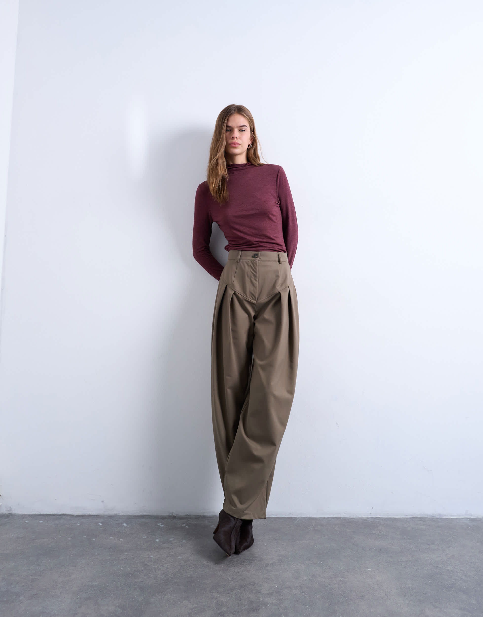 Topshop Hose mit tiefer Taille in Camel