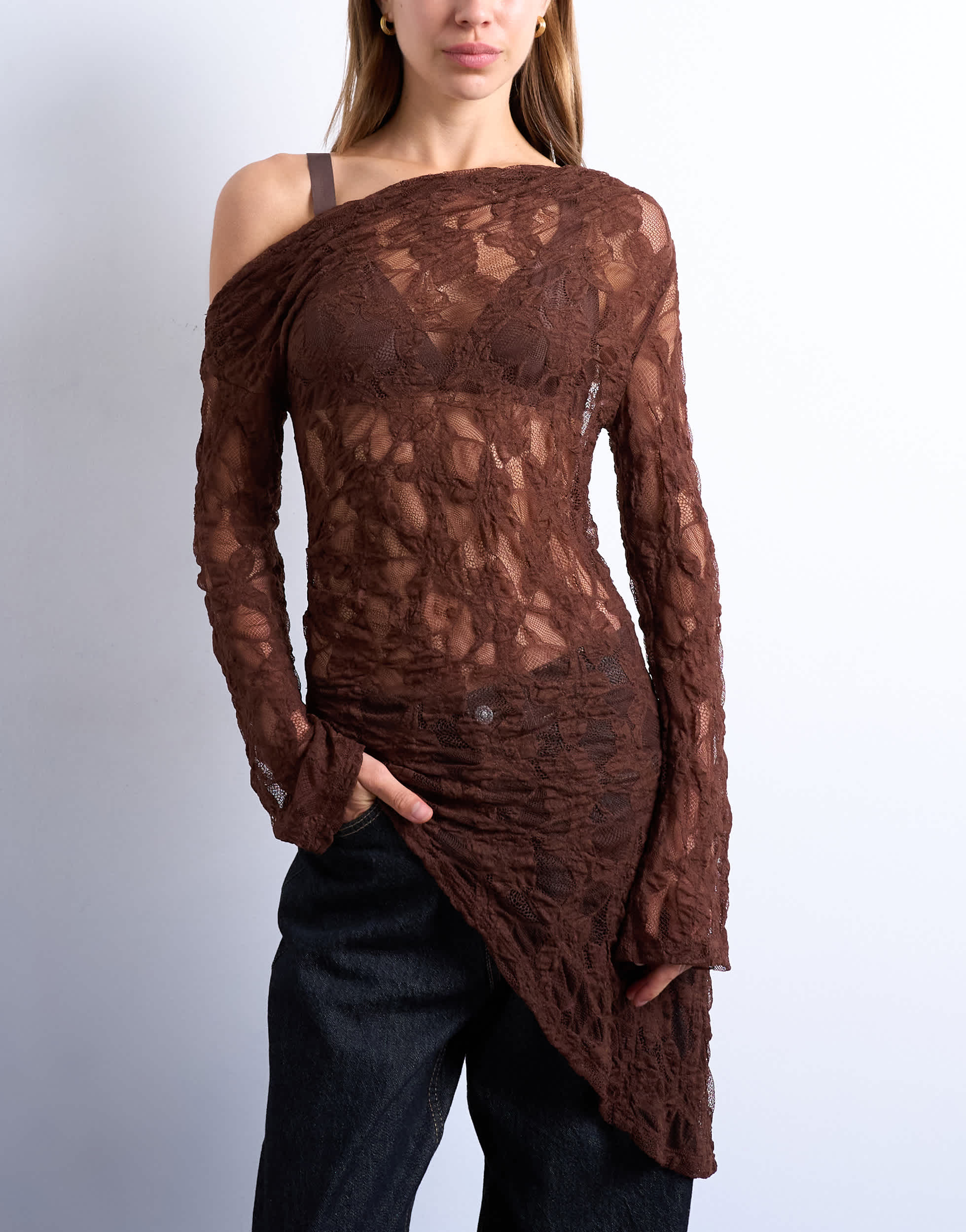 Tunique Topshop en dentelle, épaules dénudées, manches longues, couleur chocolat