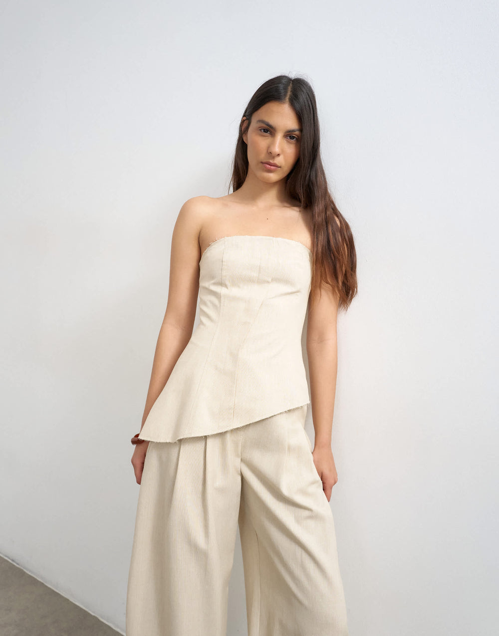 Topshop : ensemble assorti bandeau asymétrique à ourlet brut, couleur pierre
