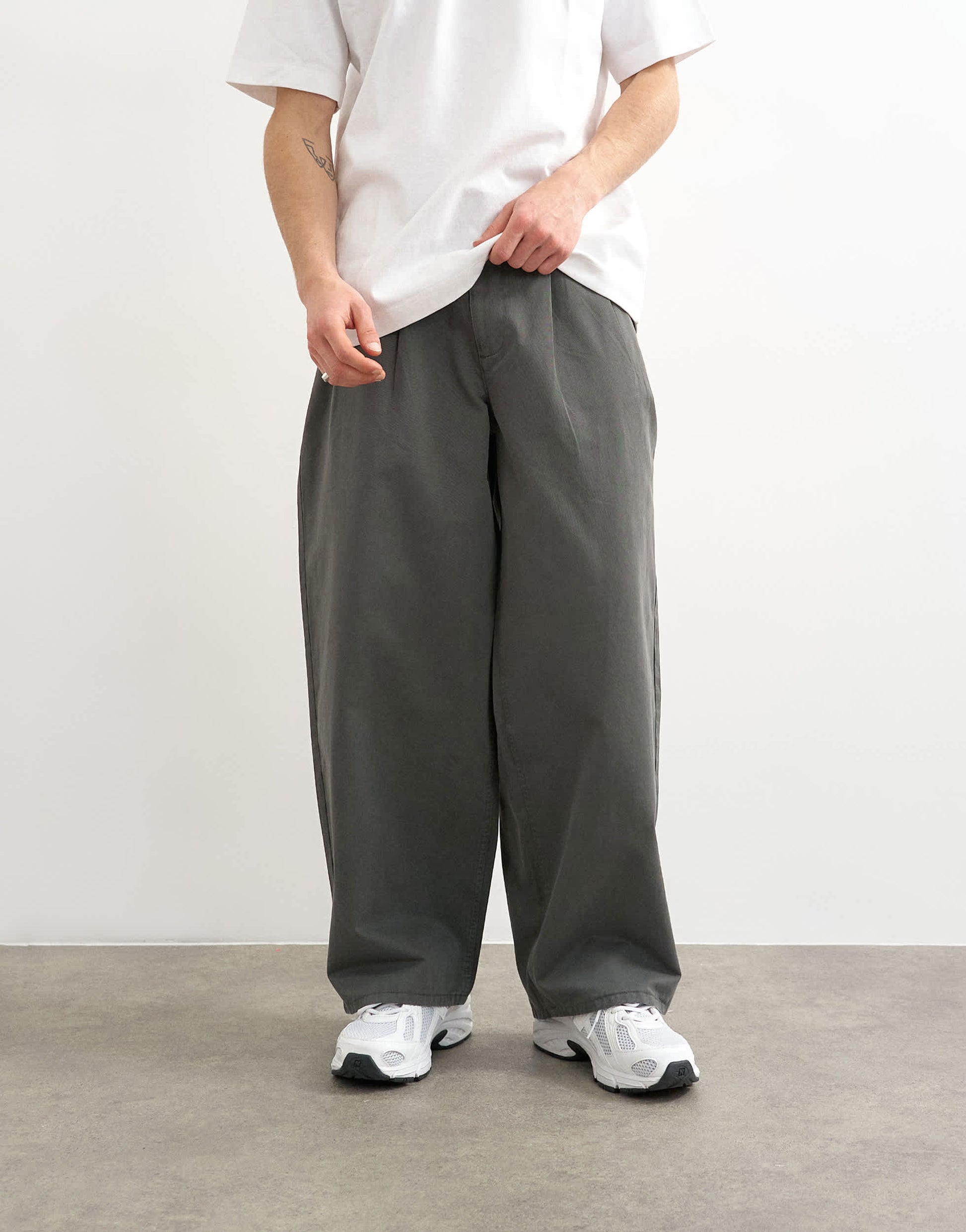 Topman baggy fit trousers with pleats in khaki