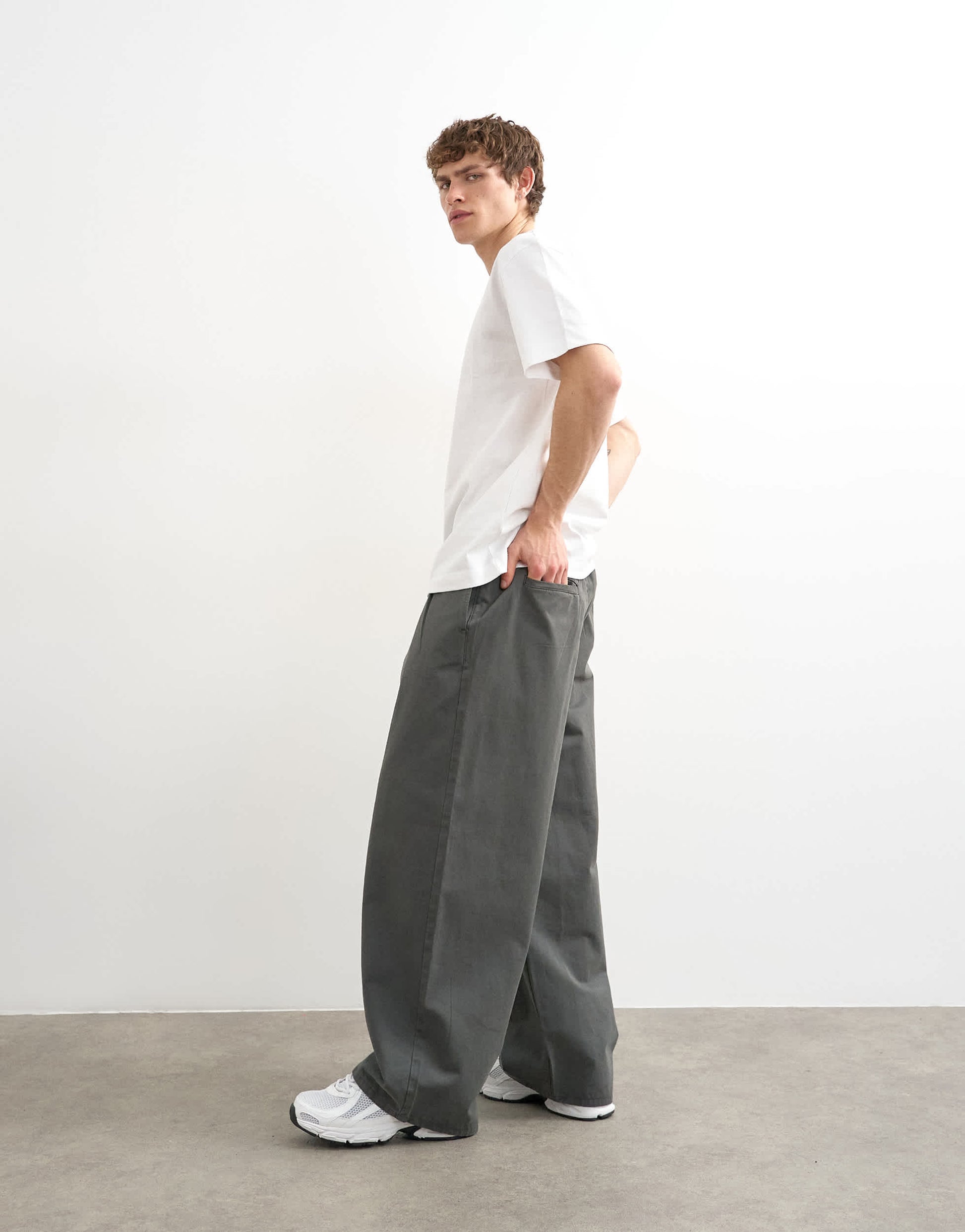 Topman baggy fit trousers with pleats in khaki