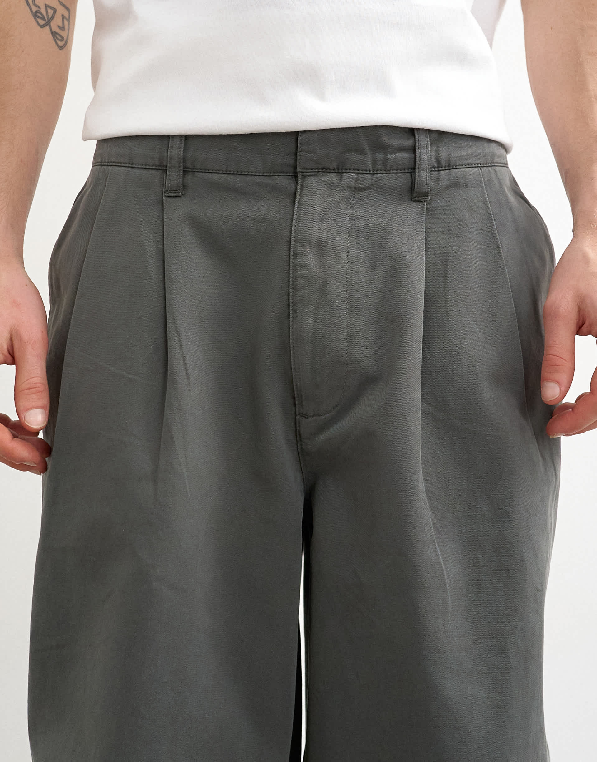 Topman baggy fit trousers with pleats in khaki