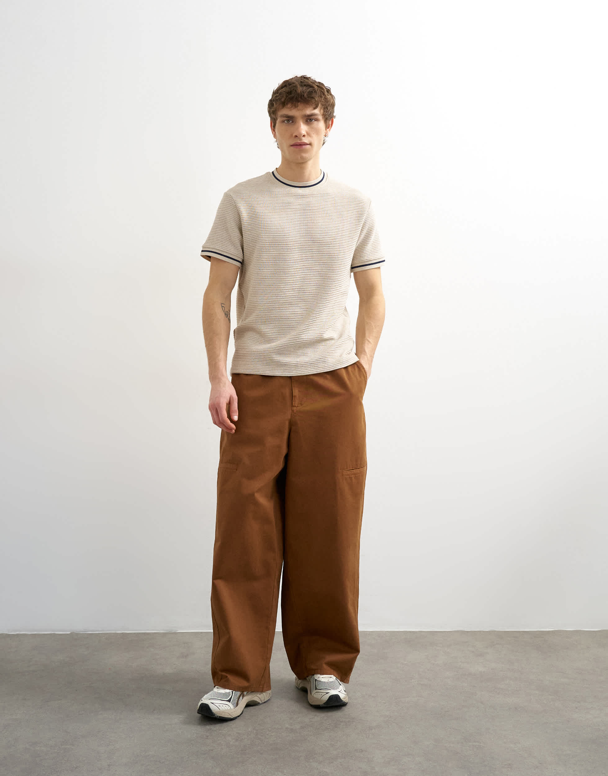 Topman Baggy-Fit-Hose mit Seitentaschen in Braun