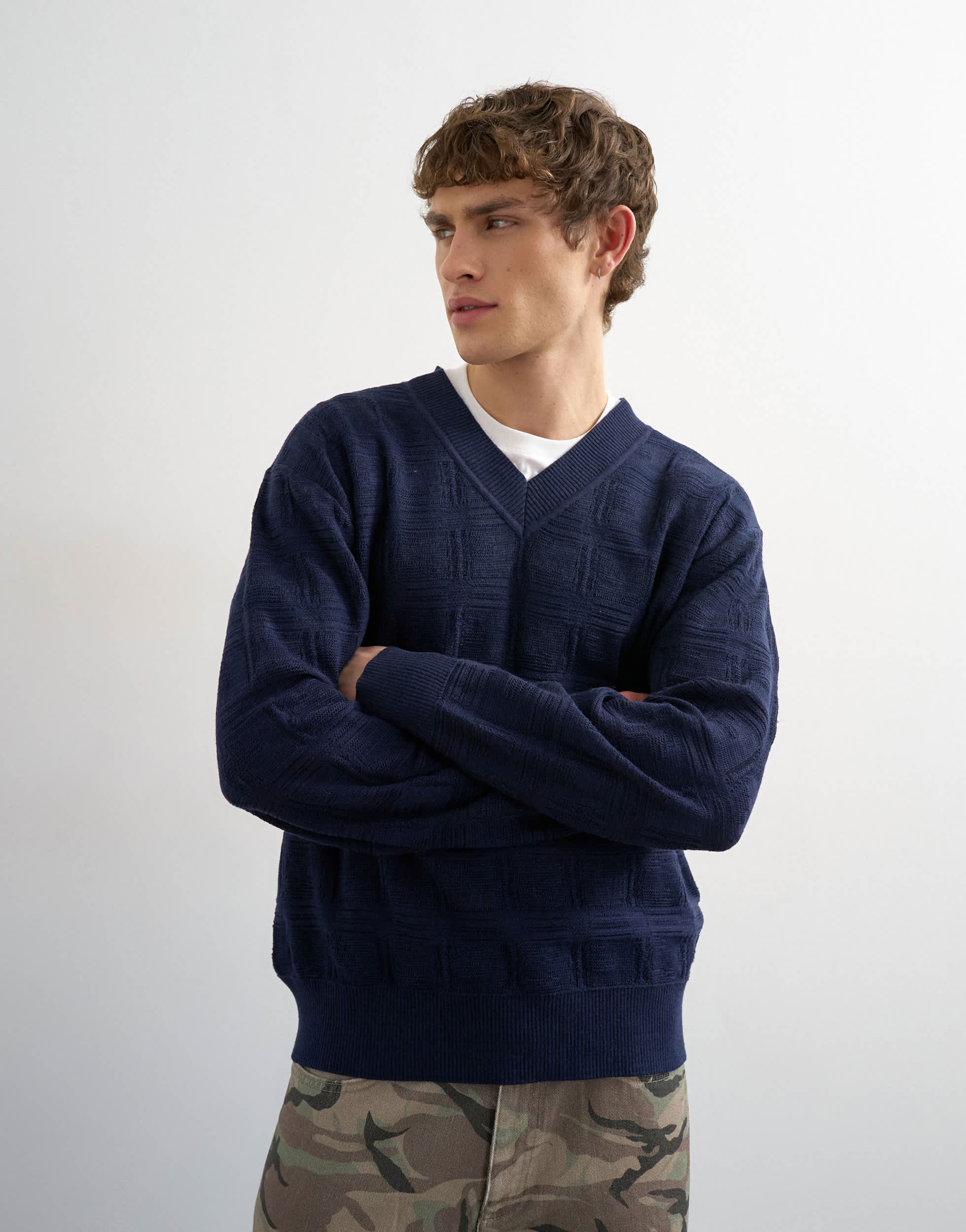 Pull en maille texturée à col en V coupe décontractée Topman bleu marine