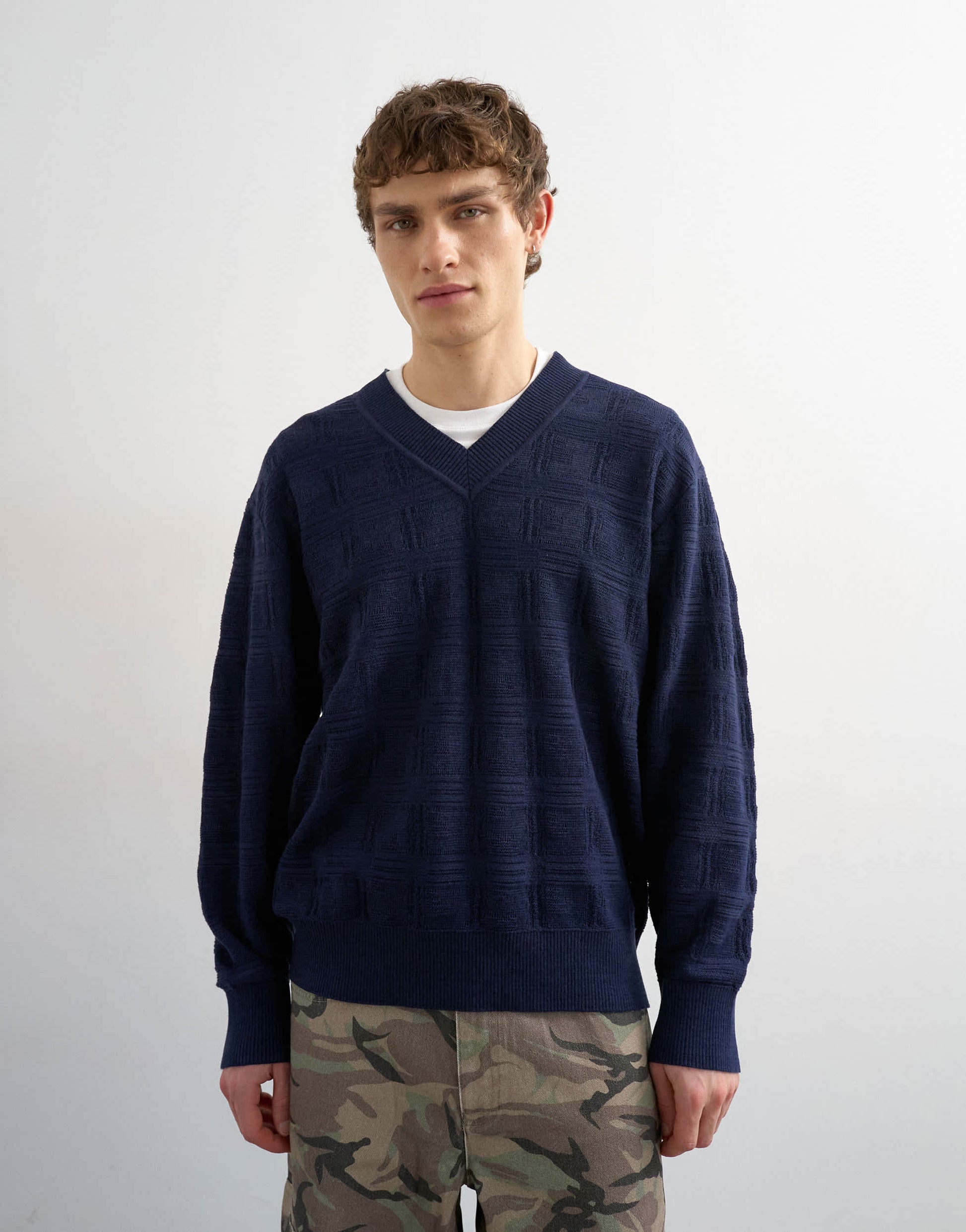 Topman relaxed fit knitted v-neck jumper with texture in navy