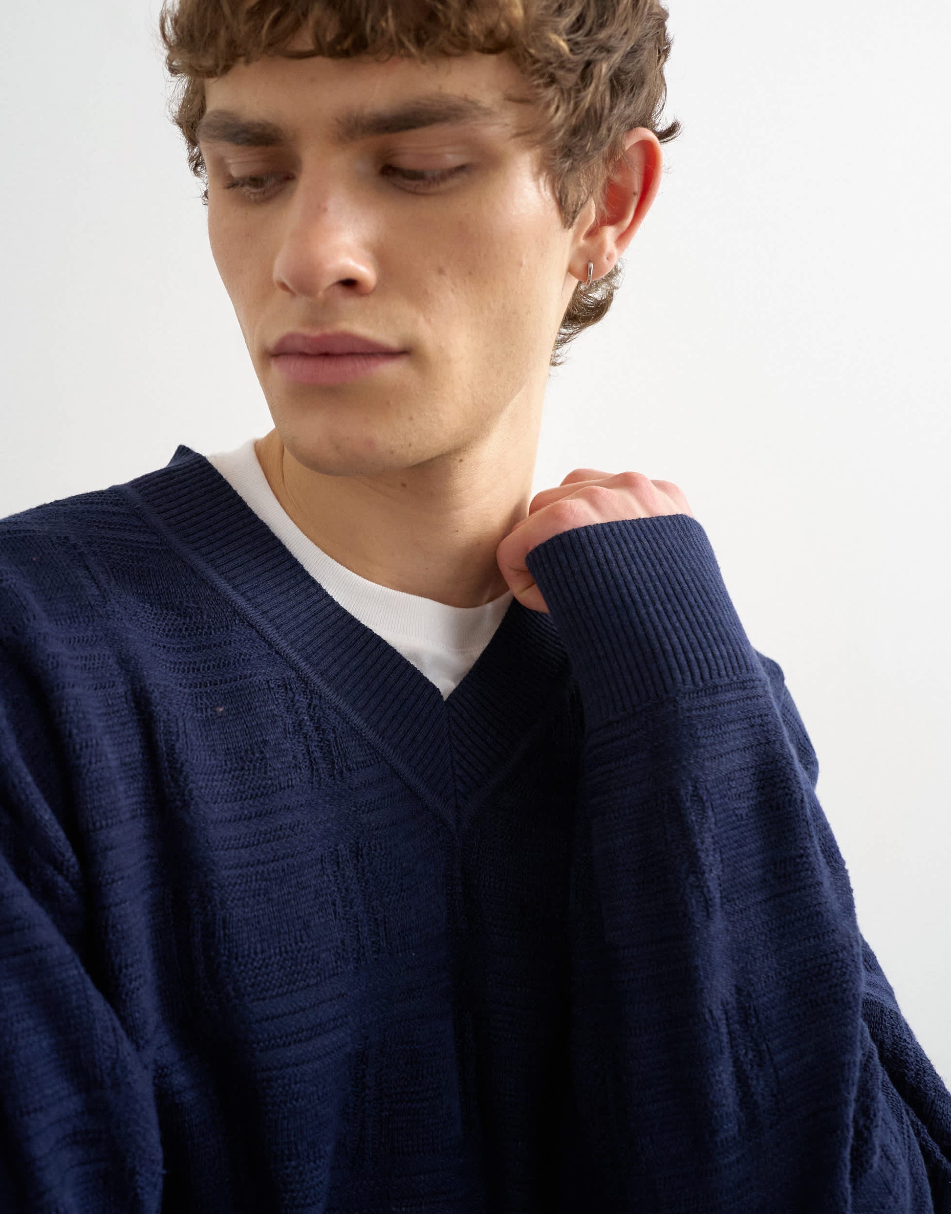 Topman relaxed fit knitted v-neck jumper with texture in navy