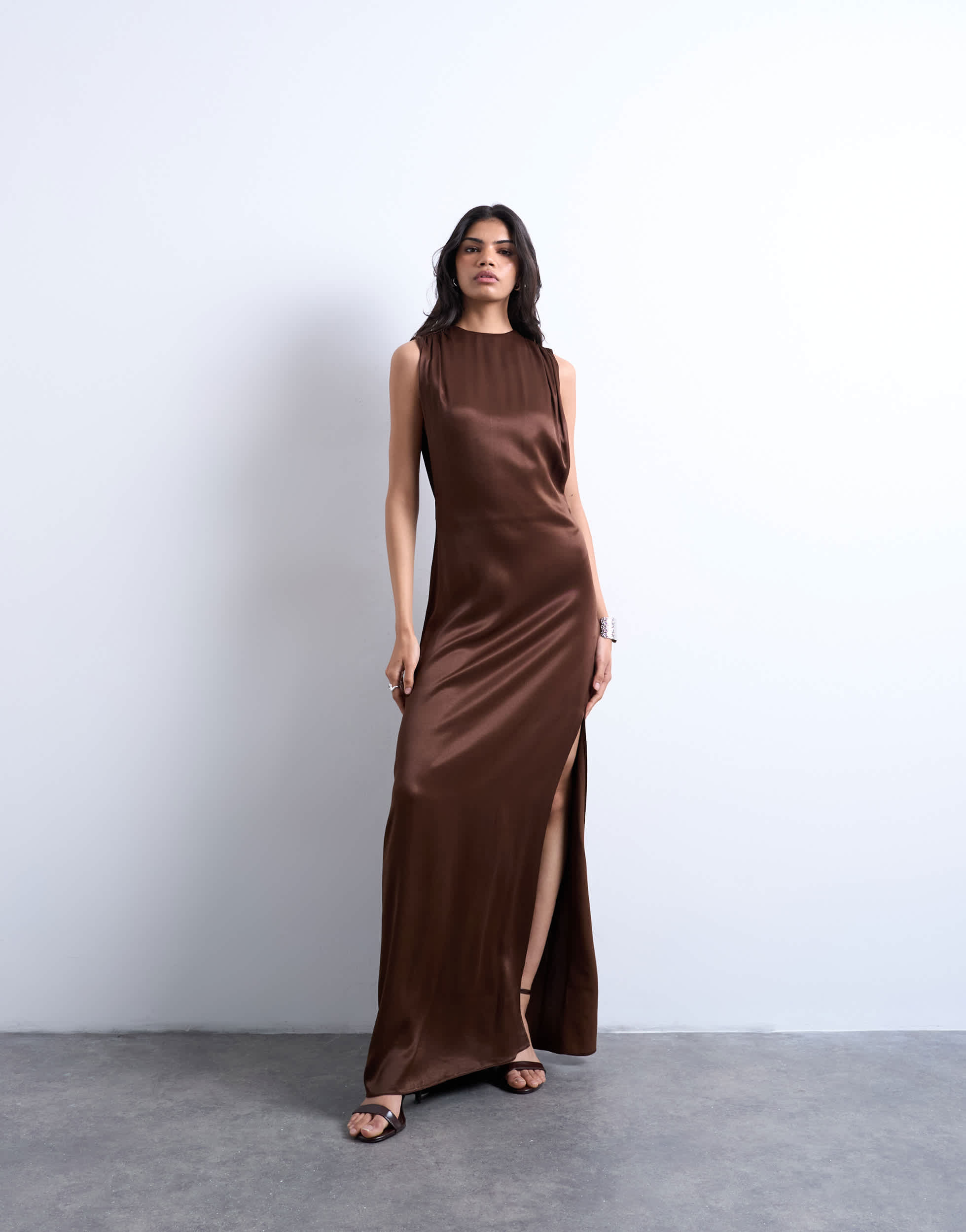 Topshop Maxikleid mit tiefem Armausschnitt in Schokoladenbraun