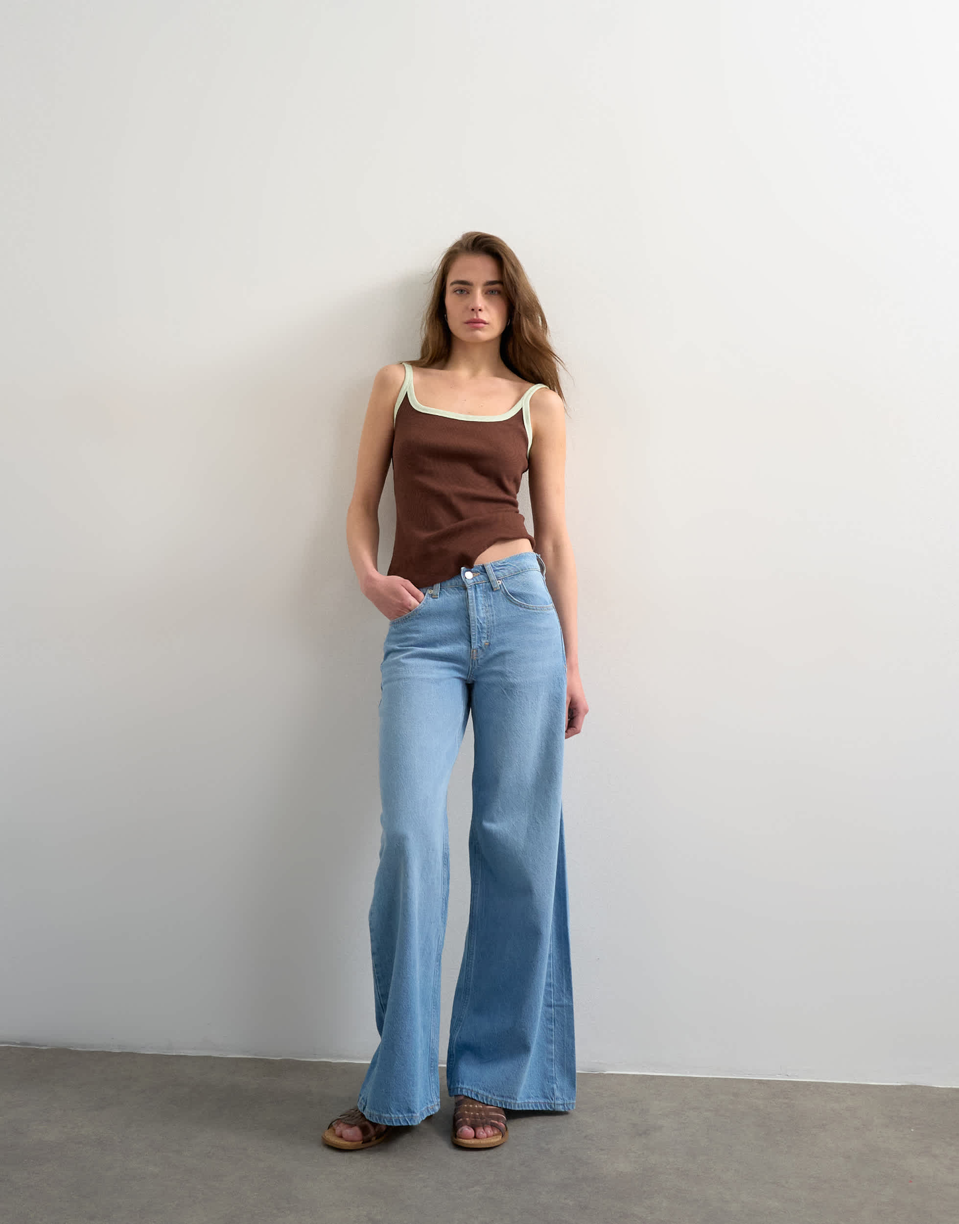 Topshop Horizon mid rise wide leg jean in bleach