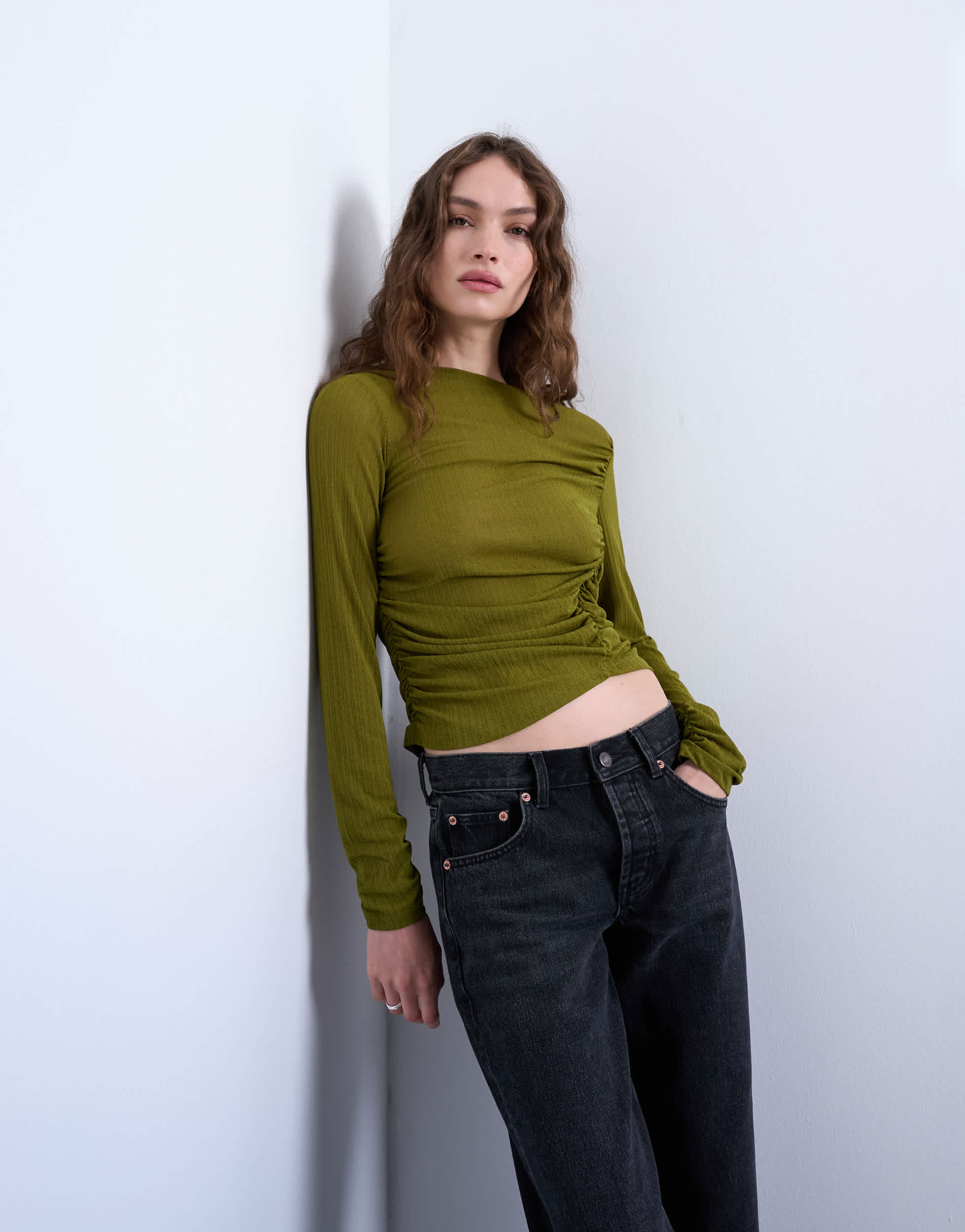 Topshop Langarmshirt mit Mesh-Einsätzen und Drapierung in Olivgrün