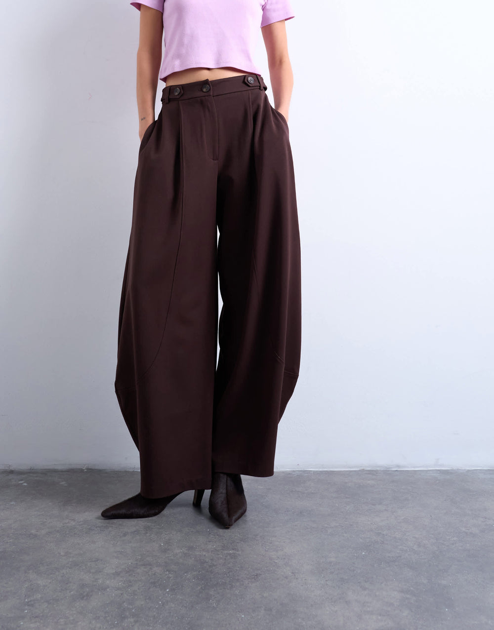 Topshop taillierte Hose mit Hufeisenbein in Schokoladenbraun