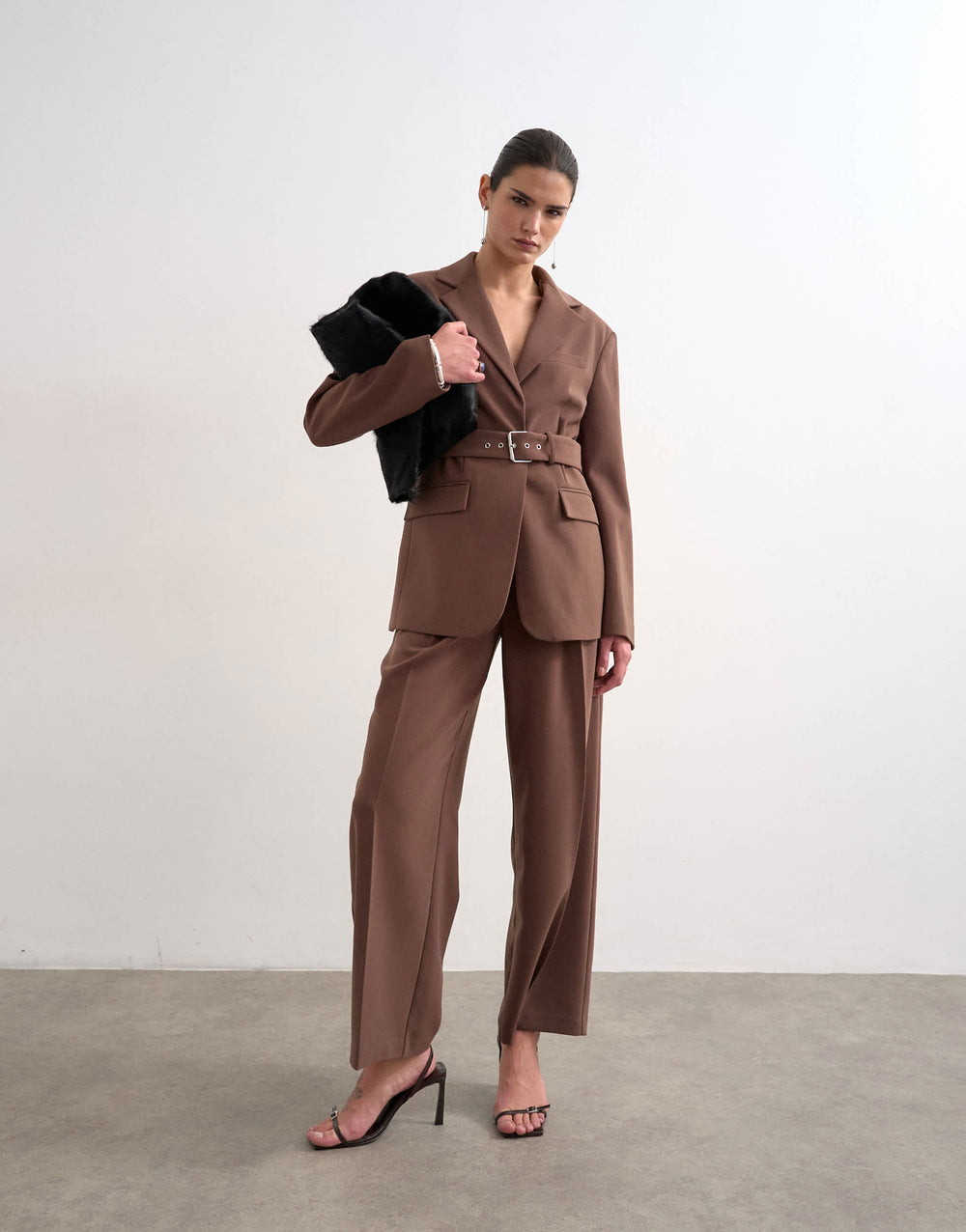 Topshop-Set mit doppelt taillierter Hose in Schokoladenbraun