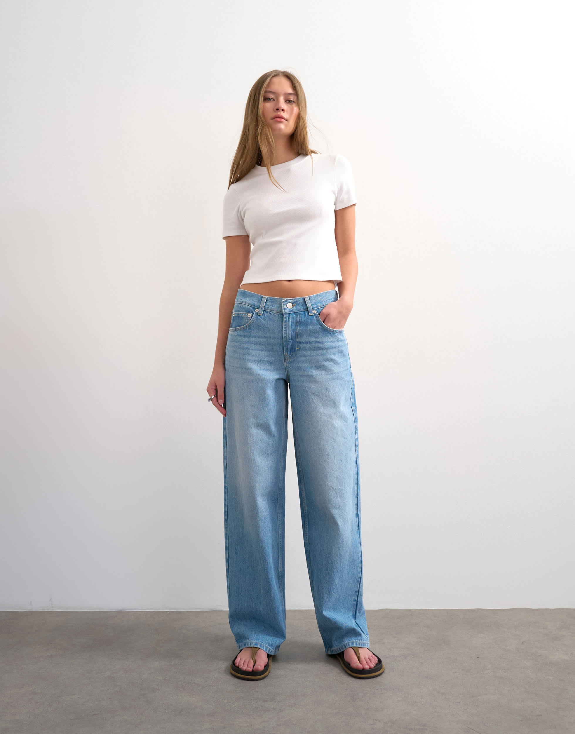 Topshop Cinch low rise relaxed jean in bleach 